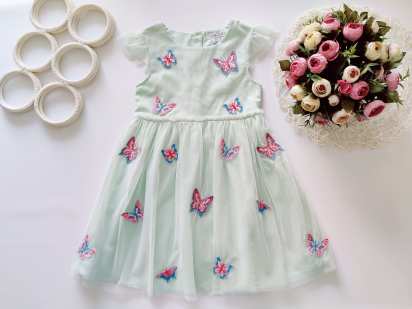 3,4 года, рост 104 красивое нарядное детское платье в бабочках