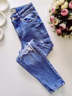 11 лет, рост 146 Рваные голубые джинсы