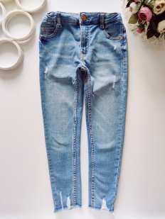 6,7 лет, рост 122 Стрейчевые голубые джинсы
