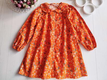 7,8 років, зріст 128 Красива дитяча сукня з рукавами вельвет