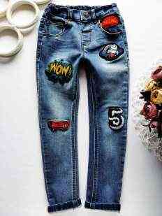 4,5 лет, рост 110 Мягкие джинсы с нашивками