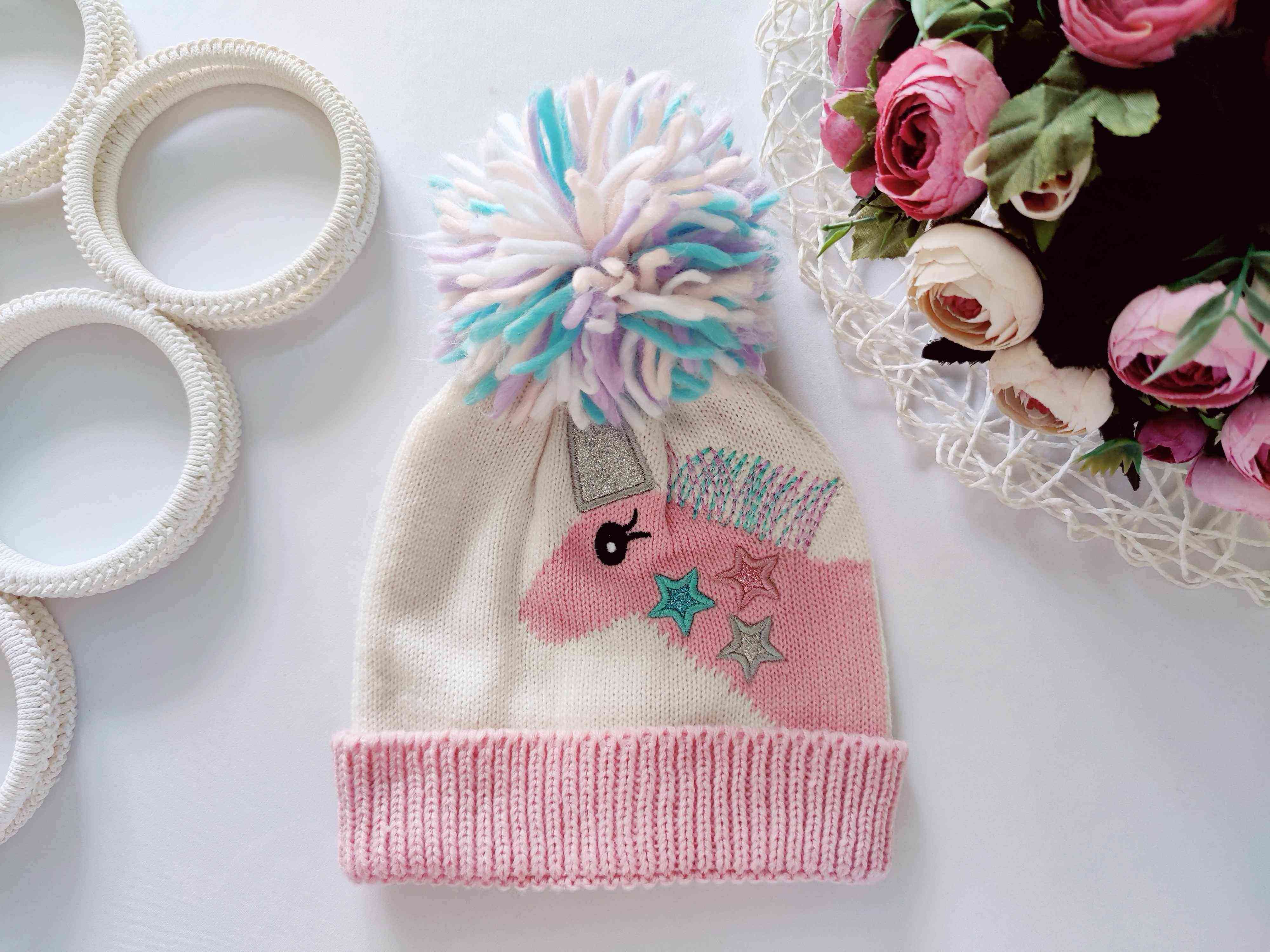 Тепла шапка з однорогом