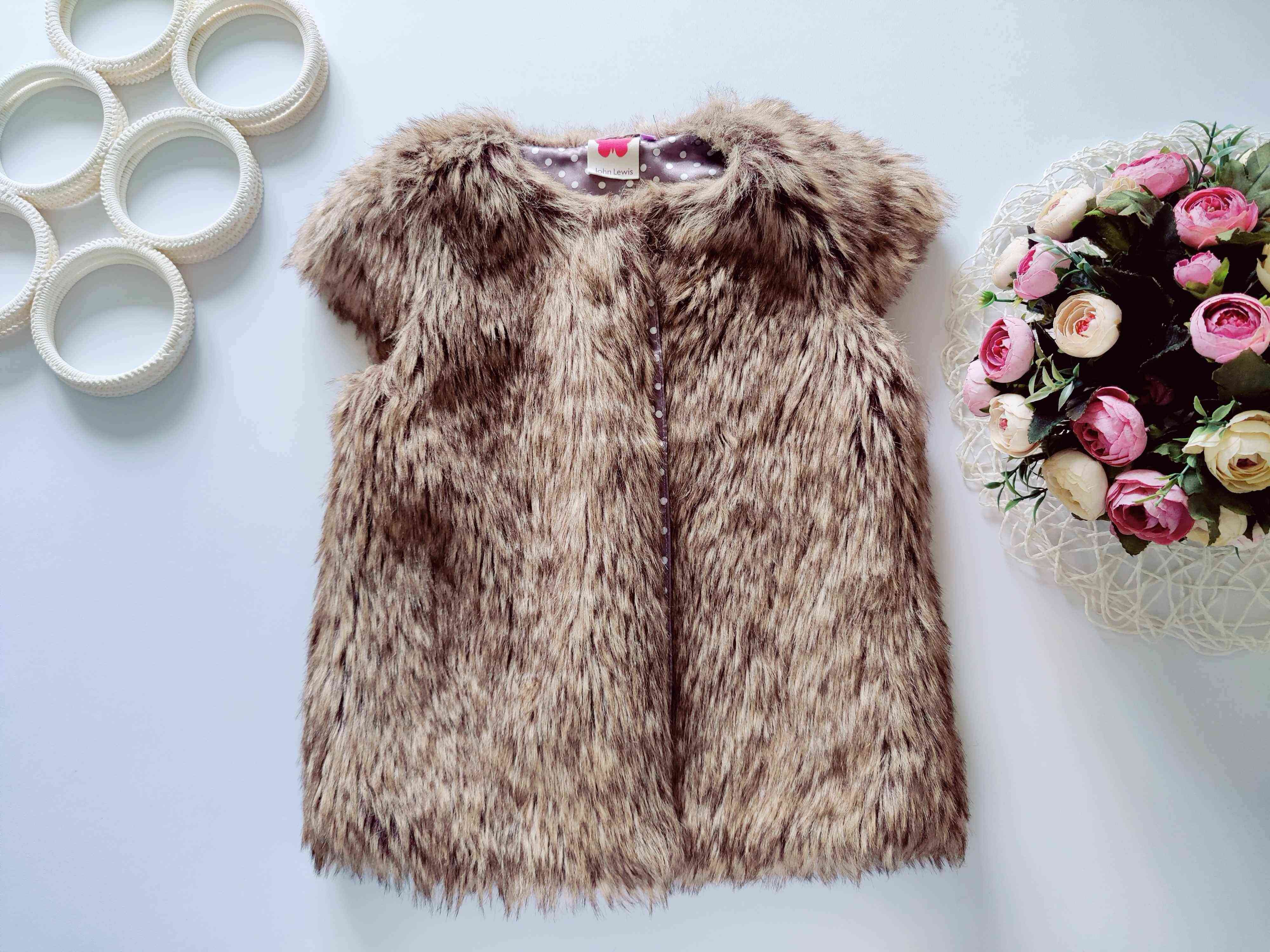 9 лет, рост 134 Меховая детская жилетка