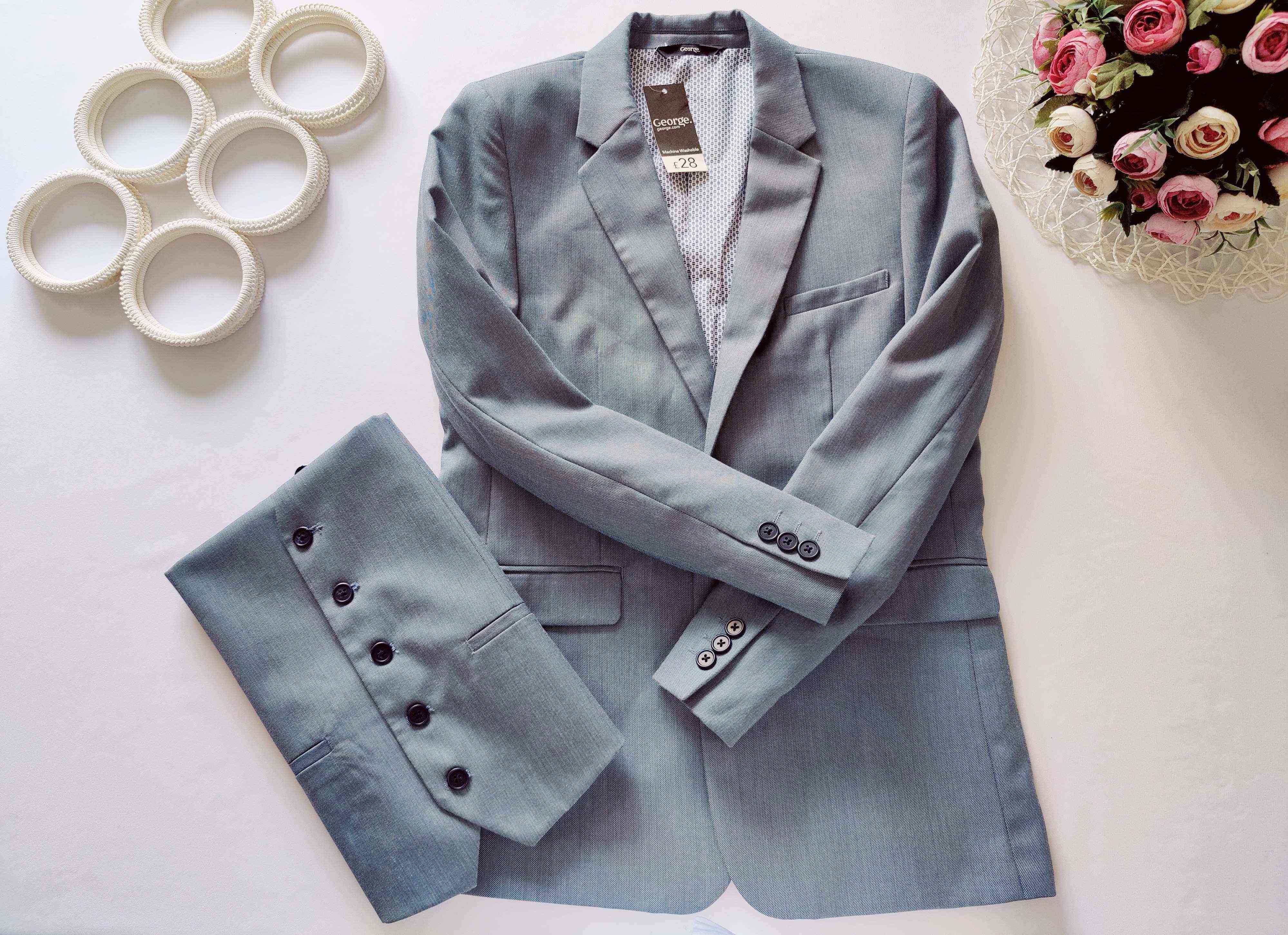 12,13 лет, рост 152,158 Новый костюм (пиджак+ жилет)