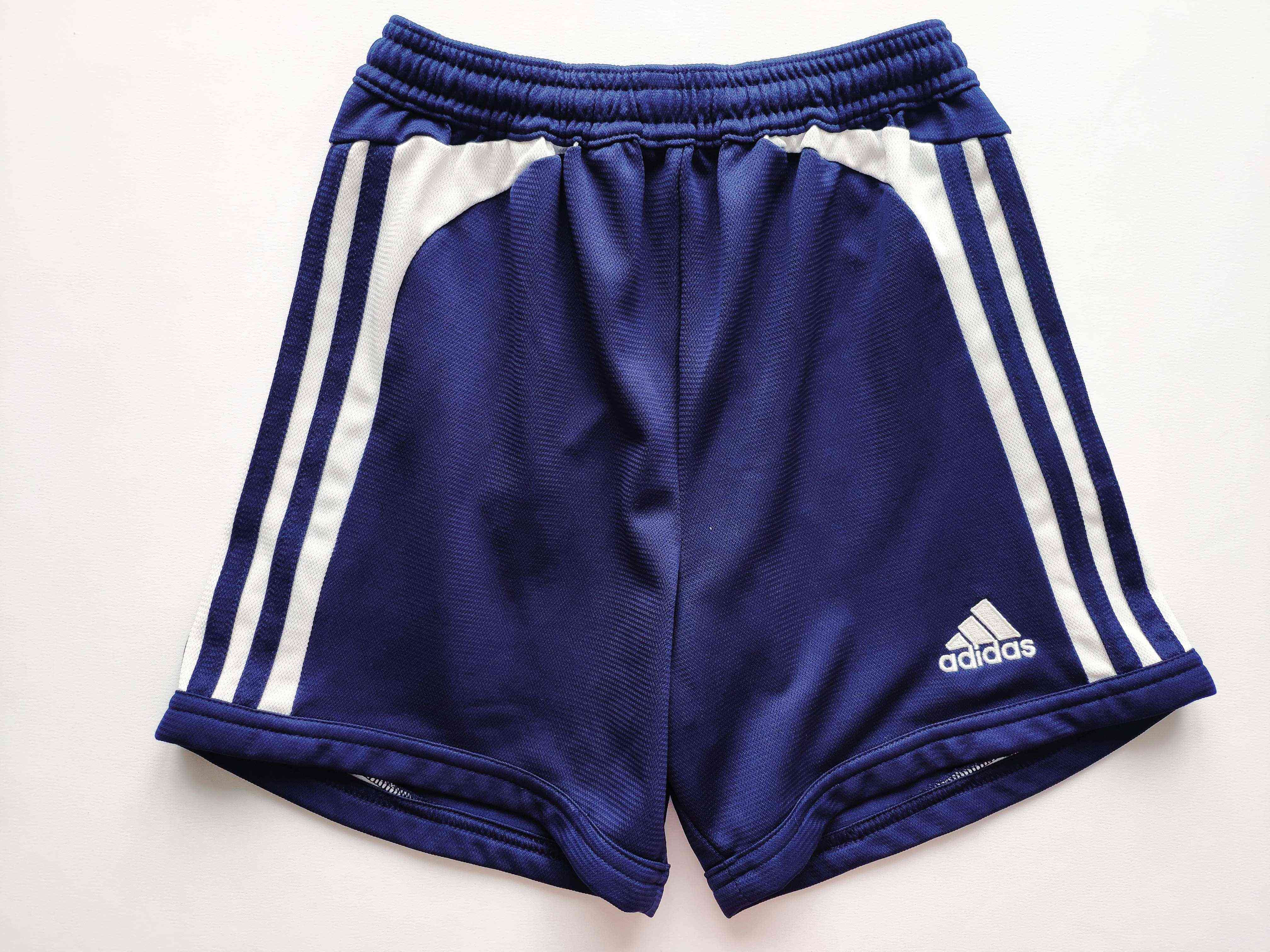 10 лет, рост 140 Адидас Спортивные шорты для мальчика