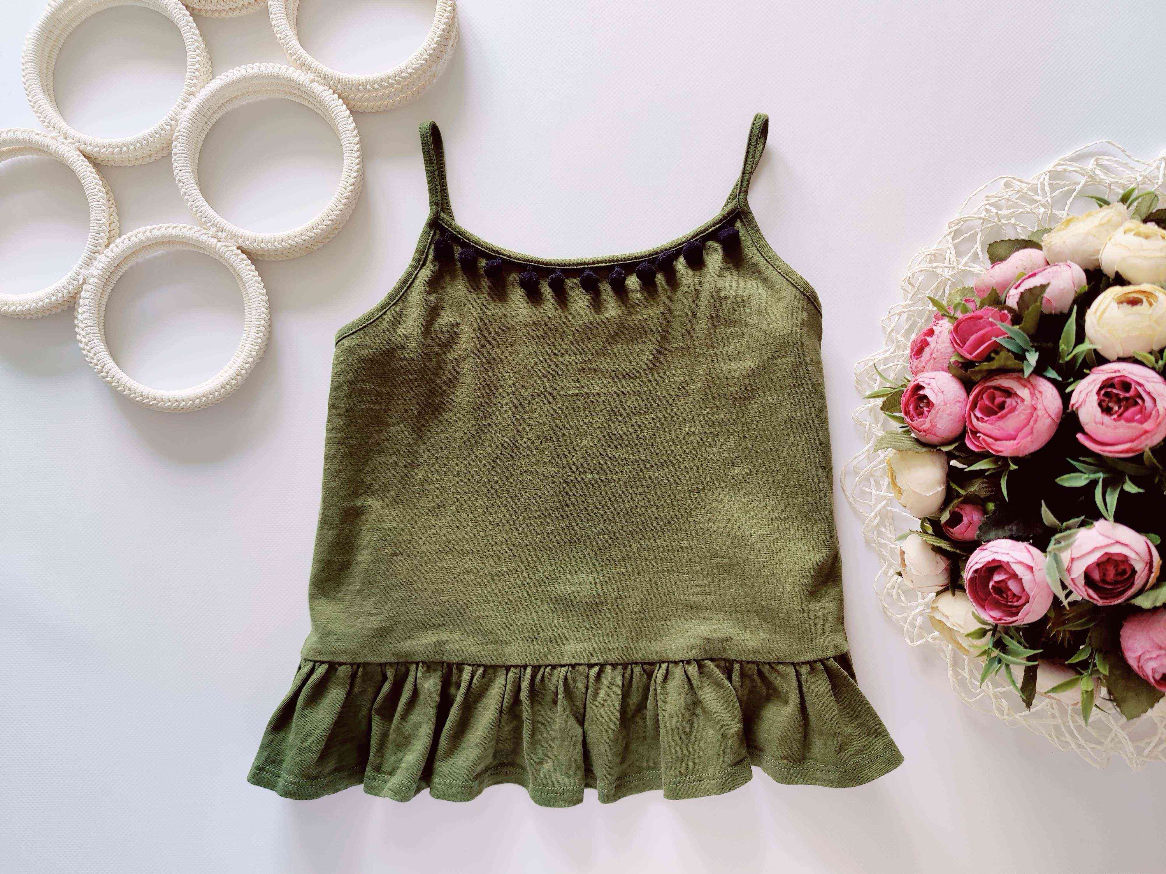 9 років, зріст 134 Майка з помпонами