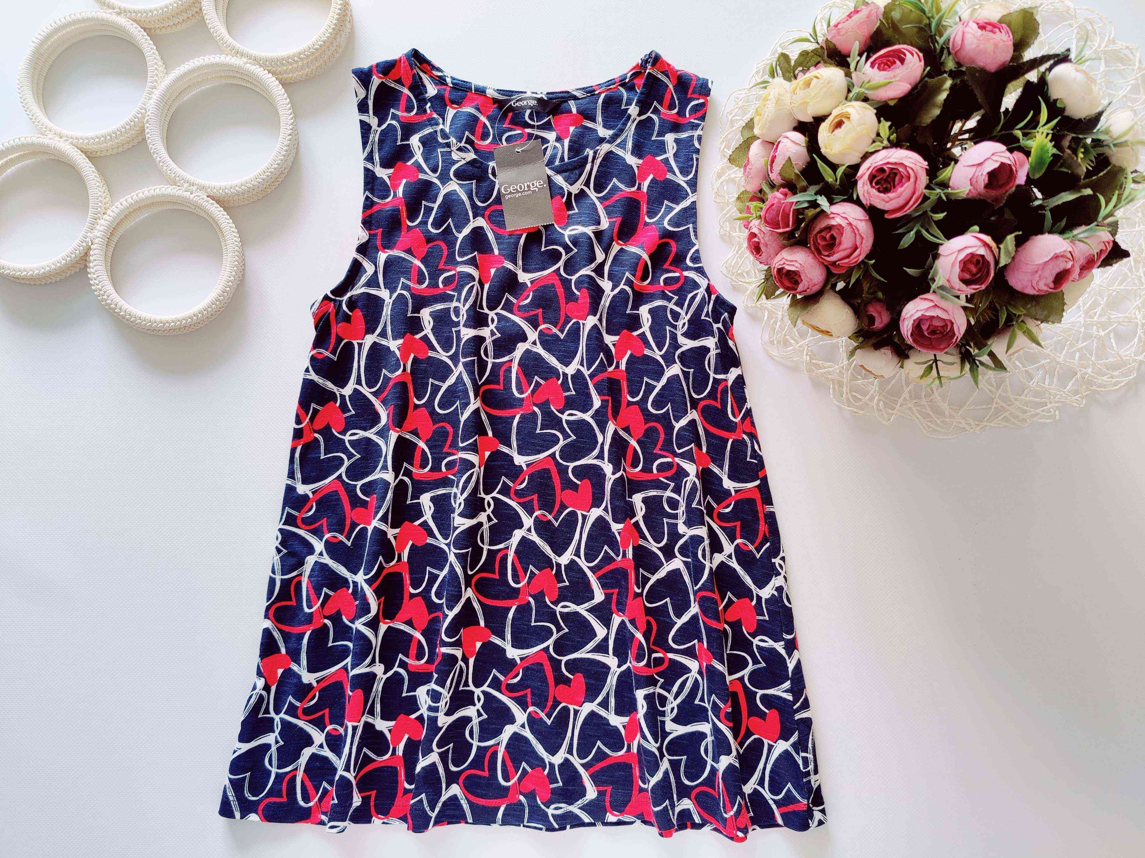 11,12 років, зріст 146,152 Нова футболка у сердечках