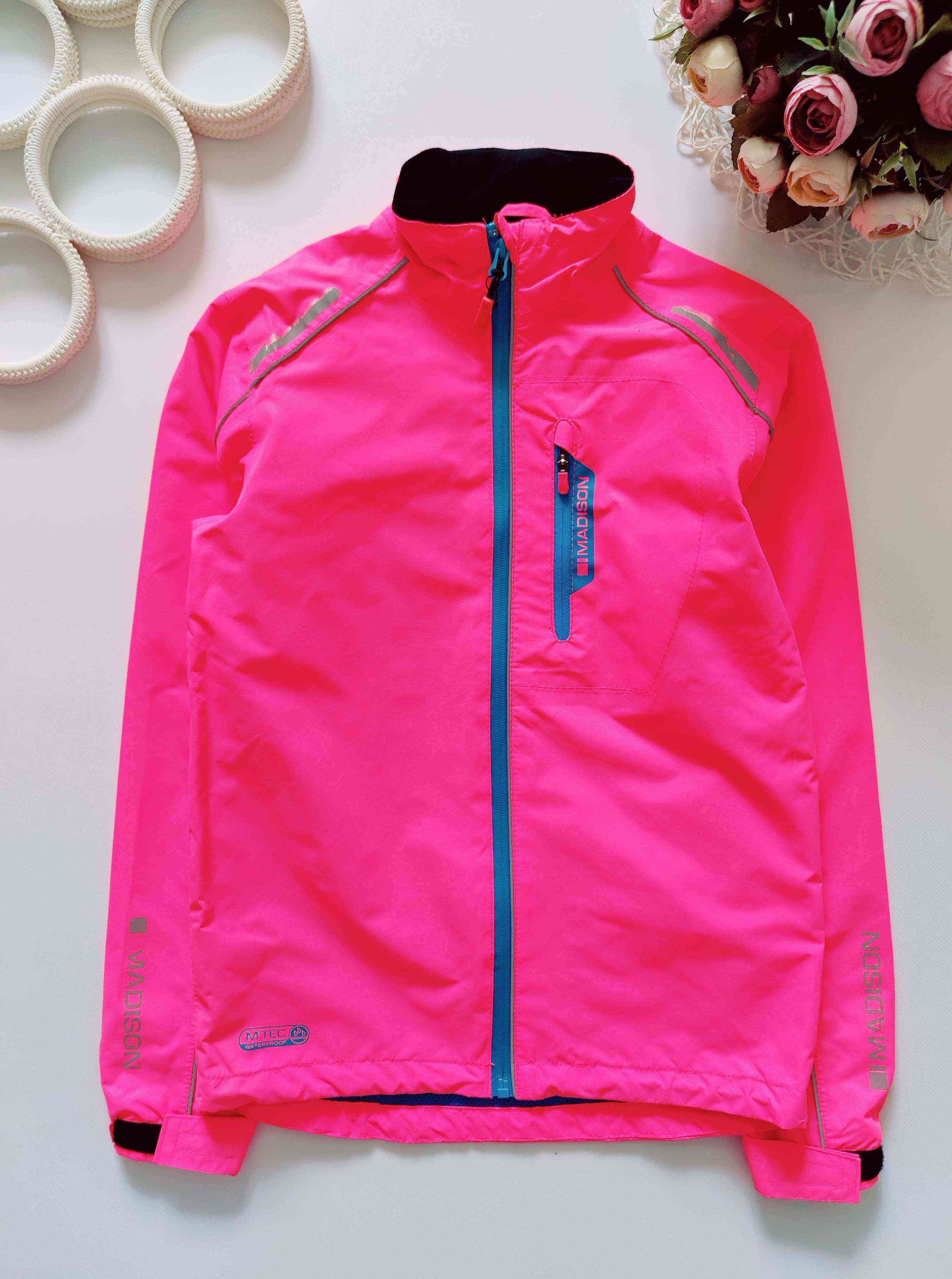 7,9 років, зріст 128,134 Яскрава вітрівка