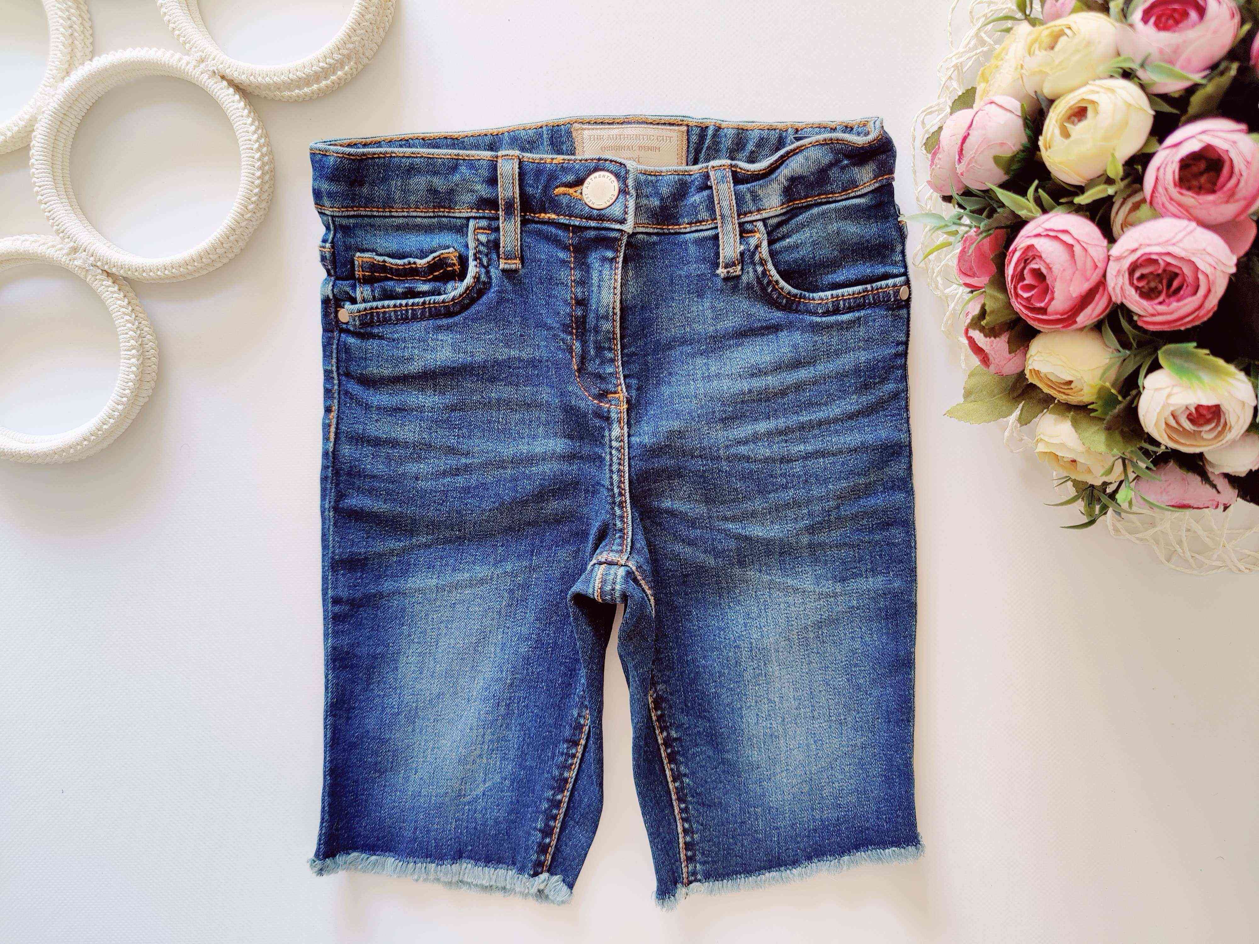 9 років, зріст 134 Подовжені шорти з бахромою