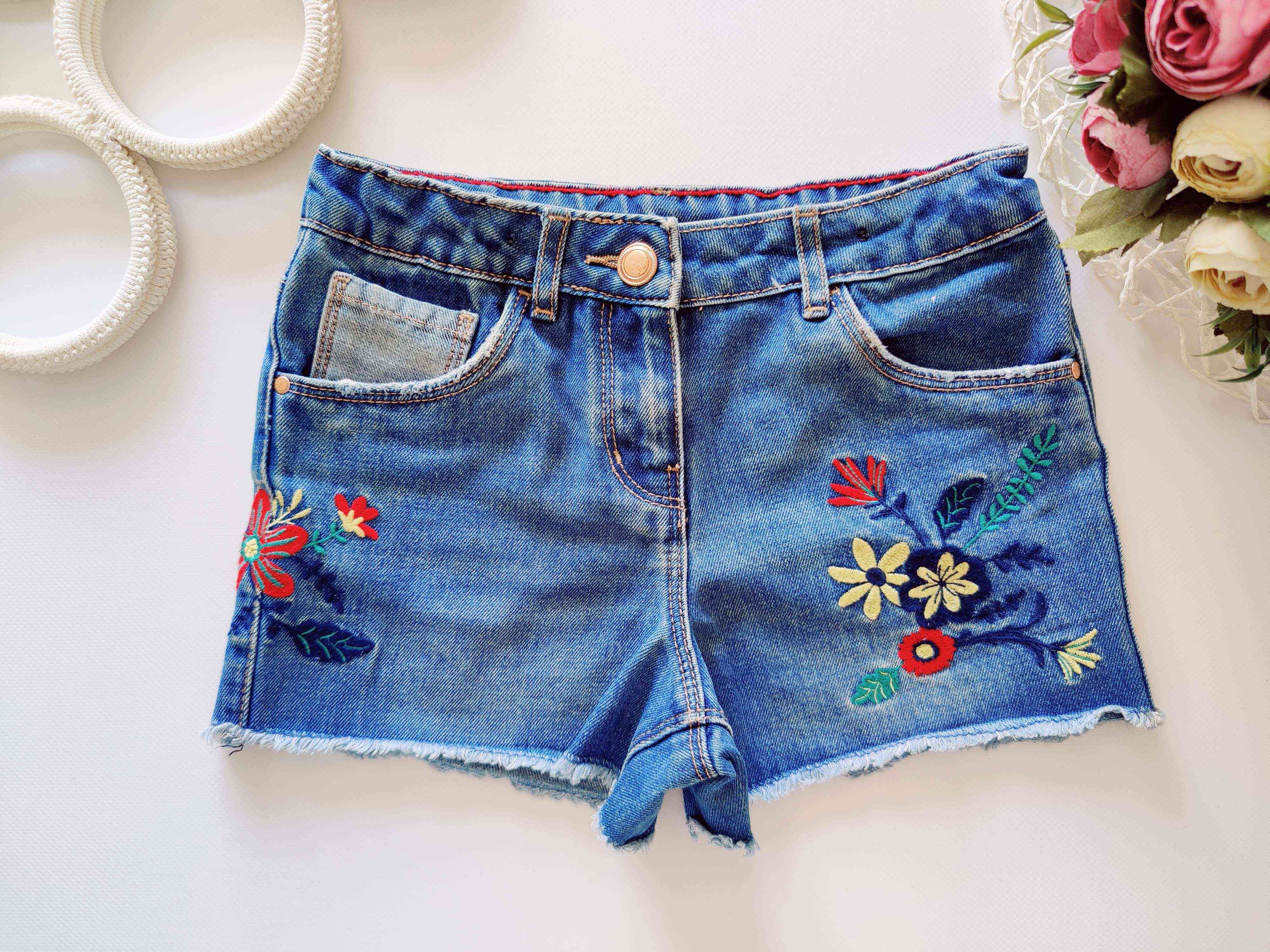 6,7 років, зріст 116,122 Шорти з вишивкою