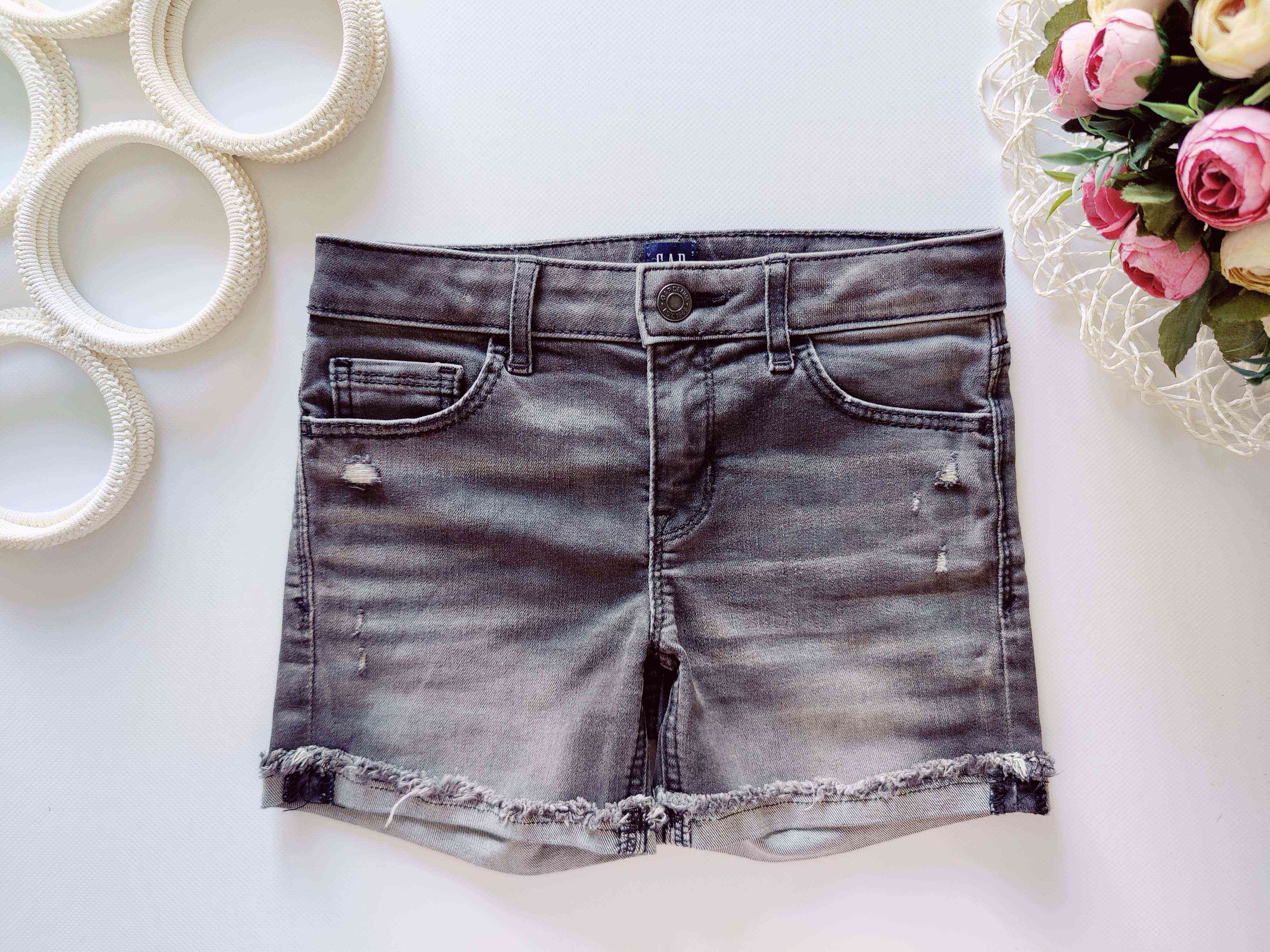 8 лет, рост 128 Модные рваные шорты