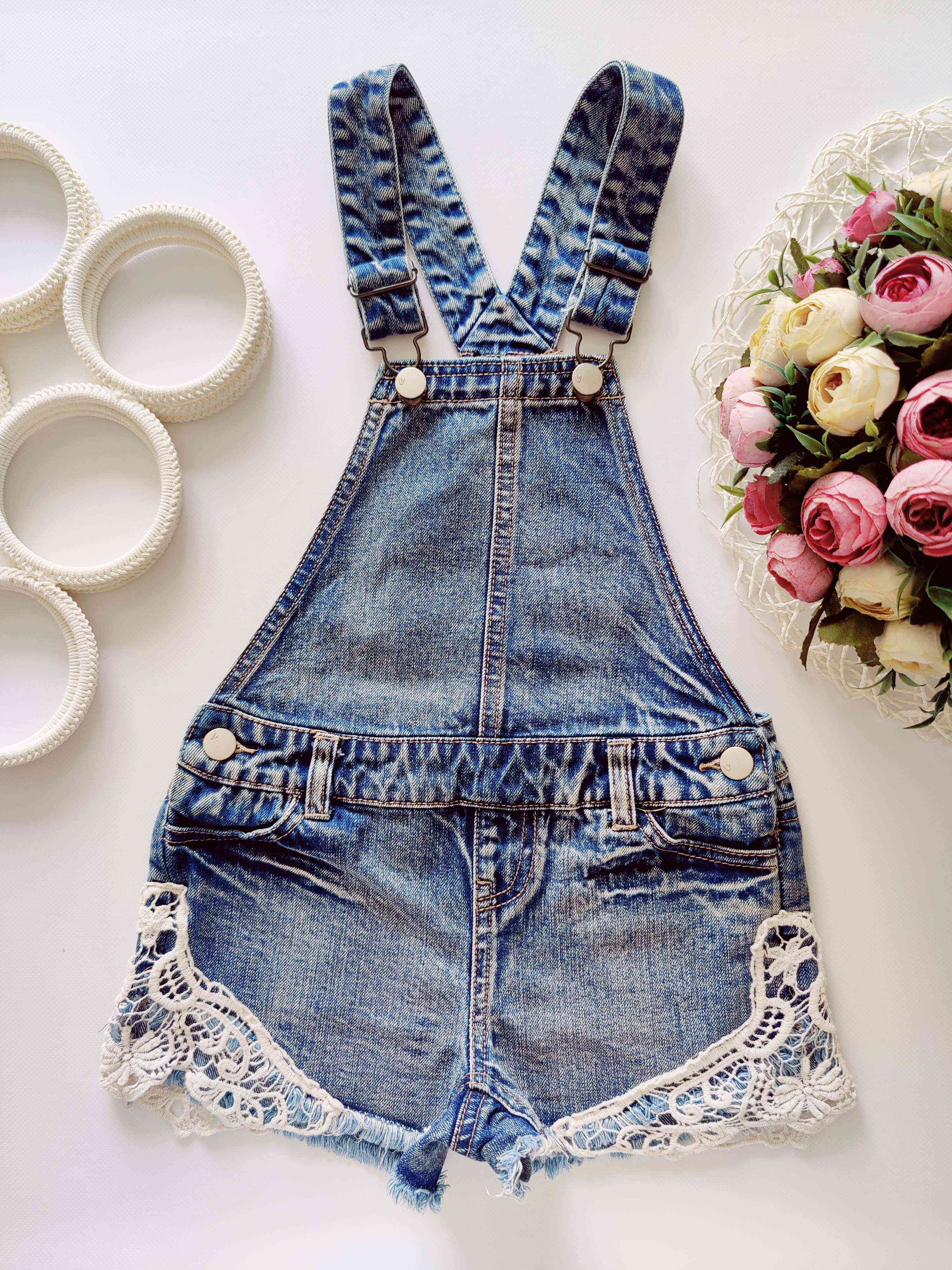 7 лет, рост 122 Красивый джинсовый комбинезон By Very