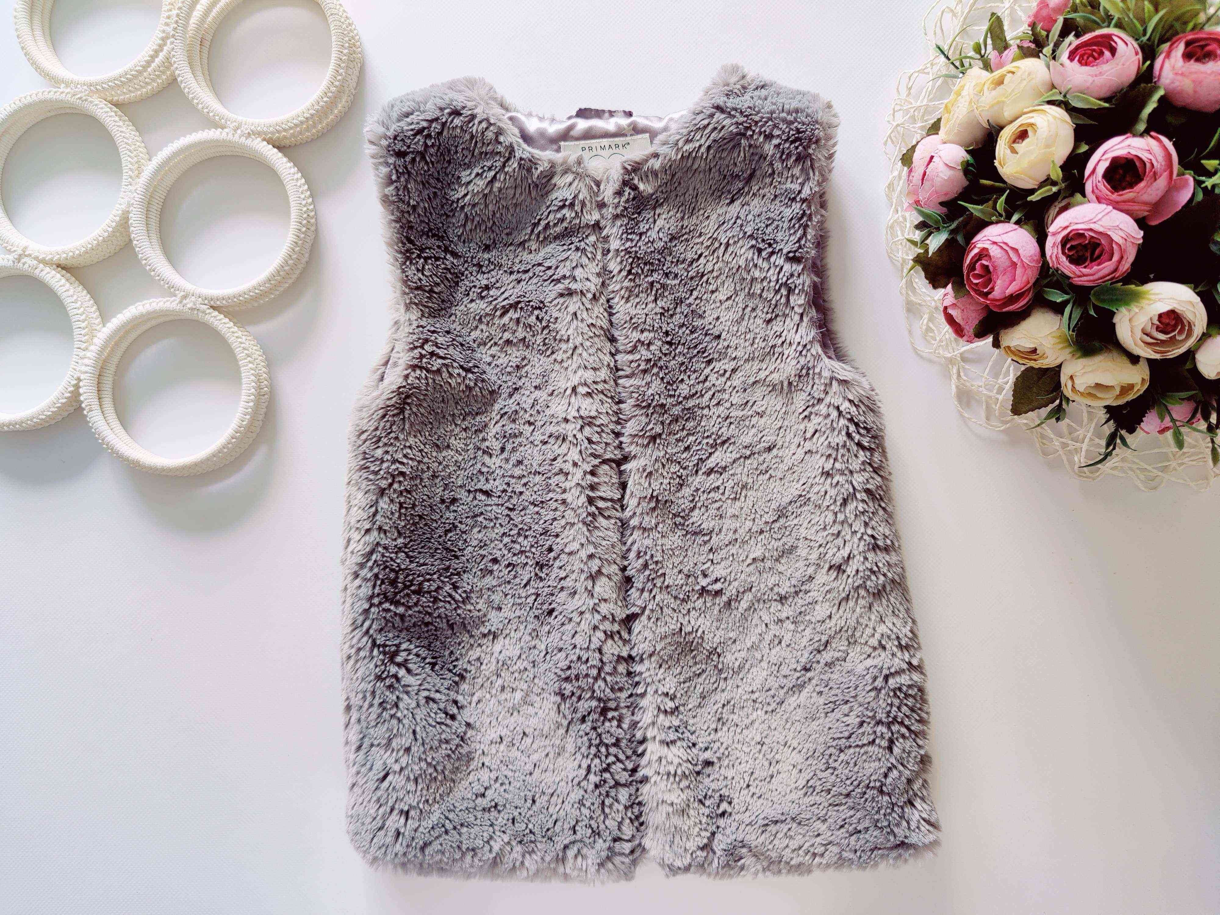 4,5 лет, рост 110 Меховая детская жилетка для девочки