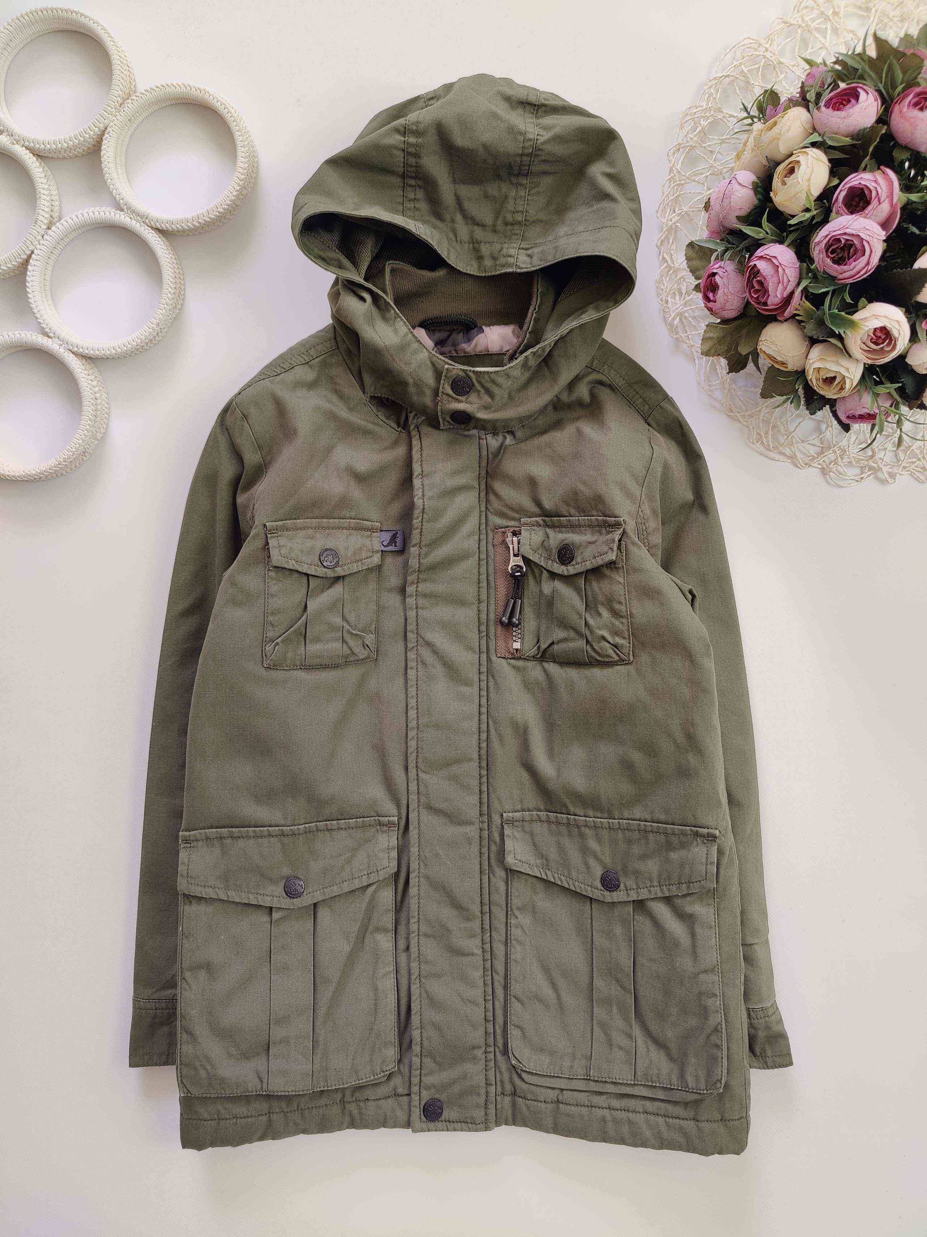 7,8 лет, рост 122,128 Деми куртка в динозаврах