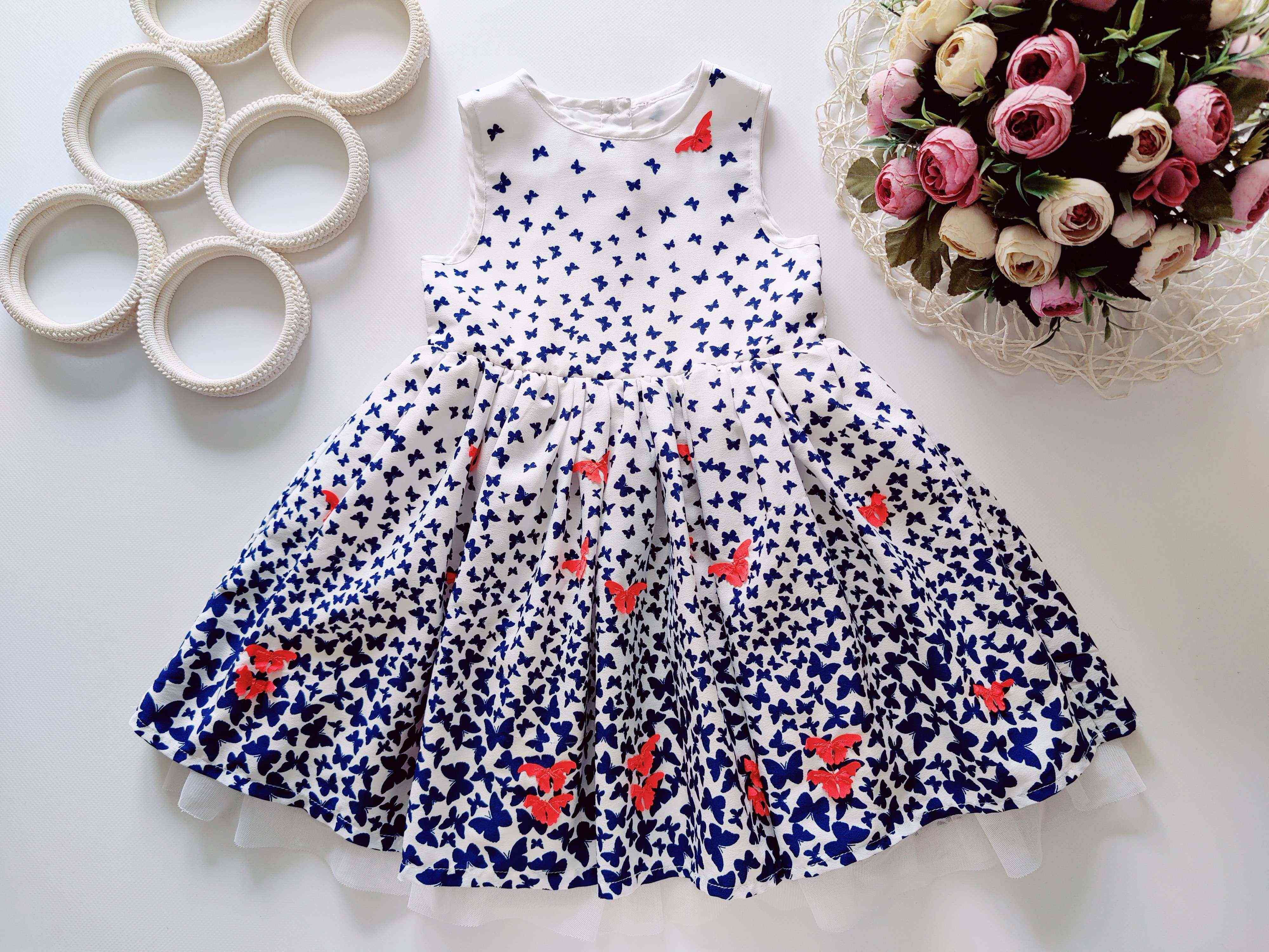 2,3 роки, зріст 98 Ошатне дитяче плаття з метеликами