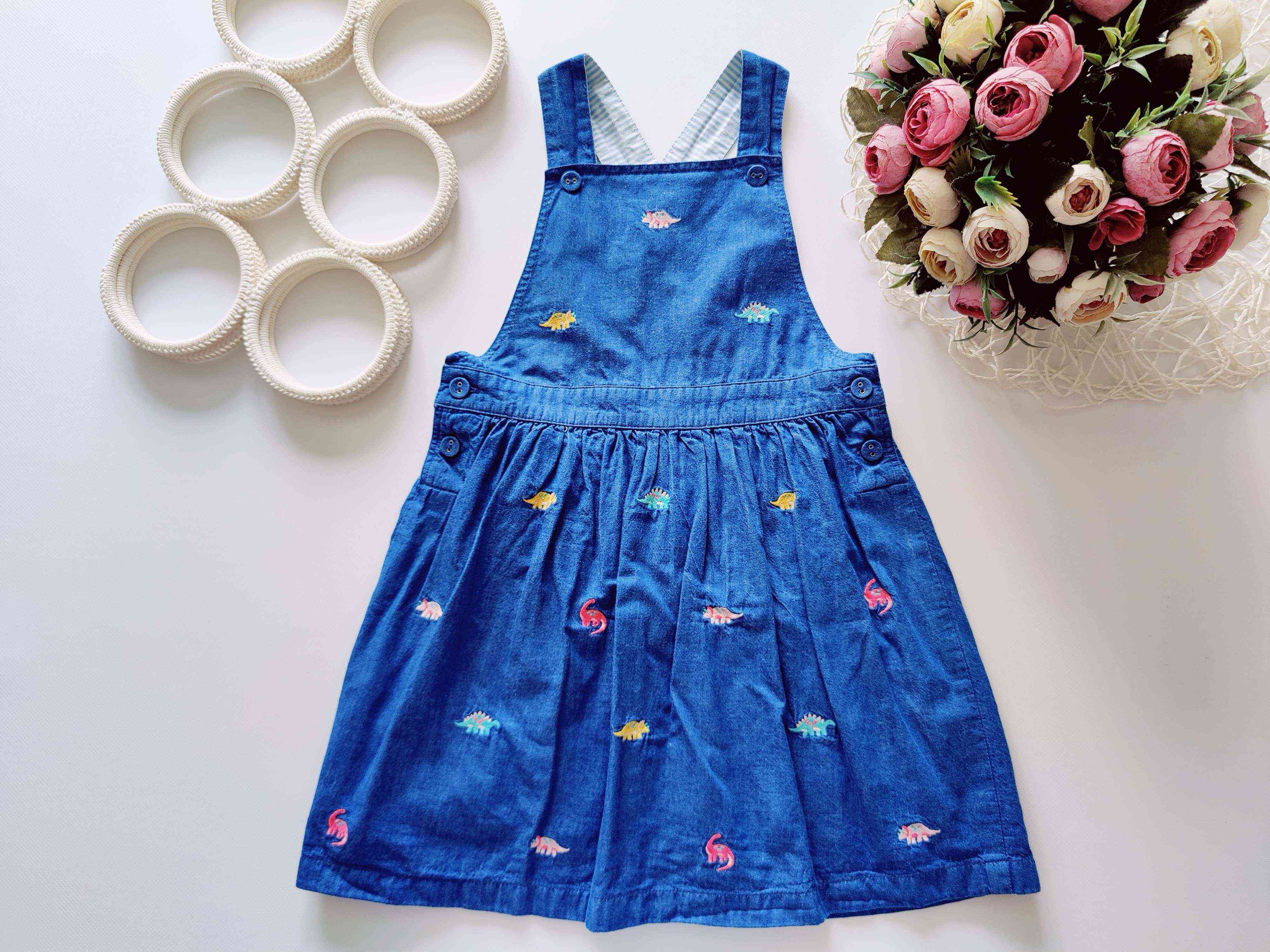 4,5 років, зріст 104,110 Сарафан у динозаврах