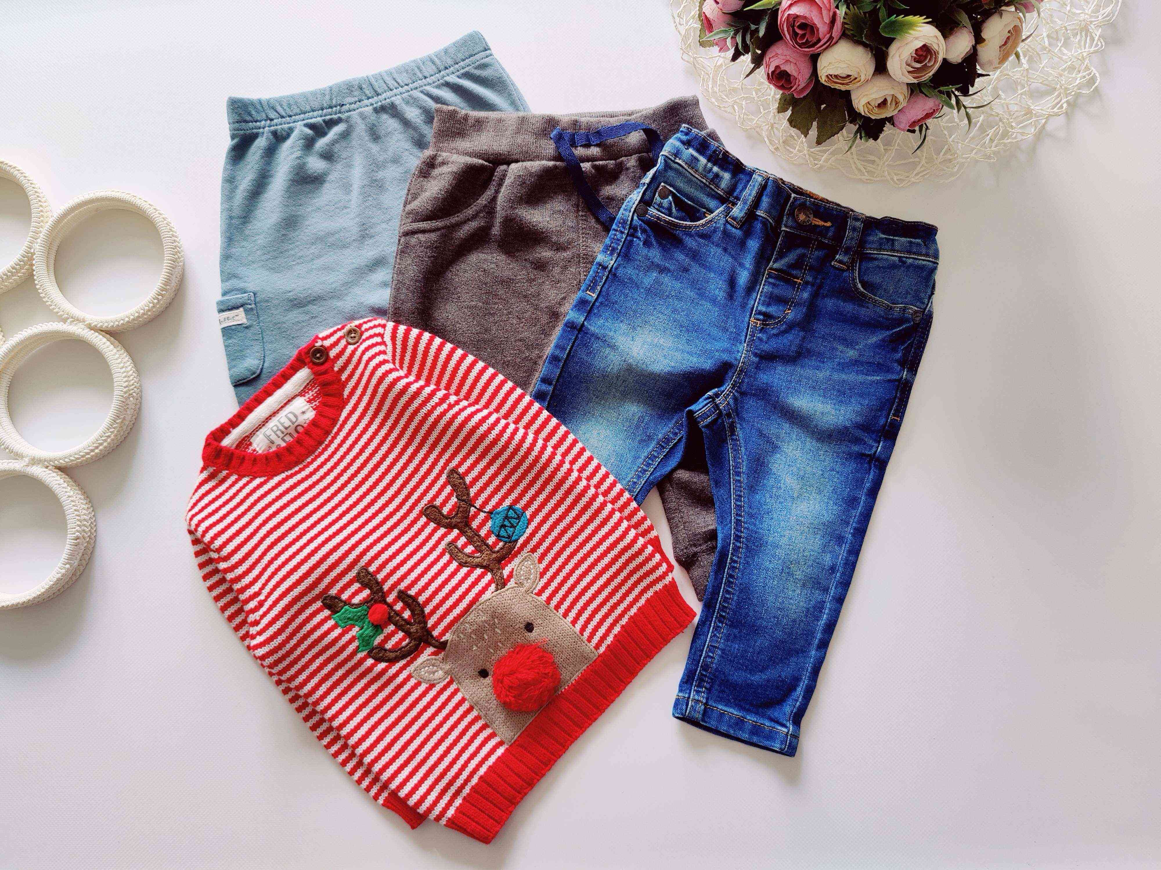 6,9 міс, зріст 68,74 Новорічний светр та троє штанів