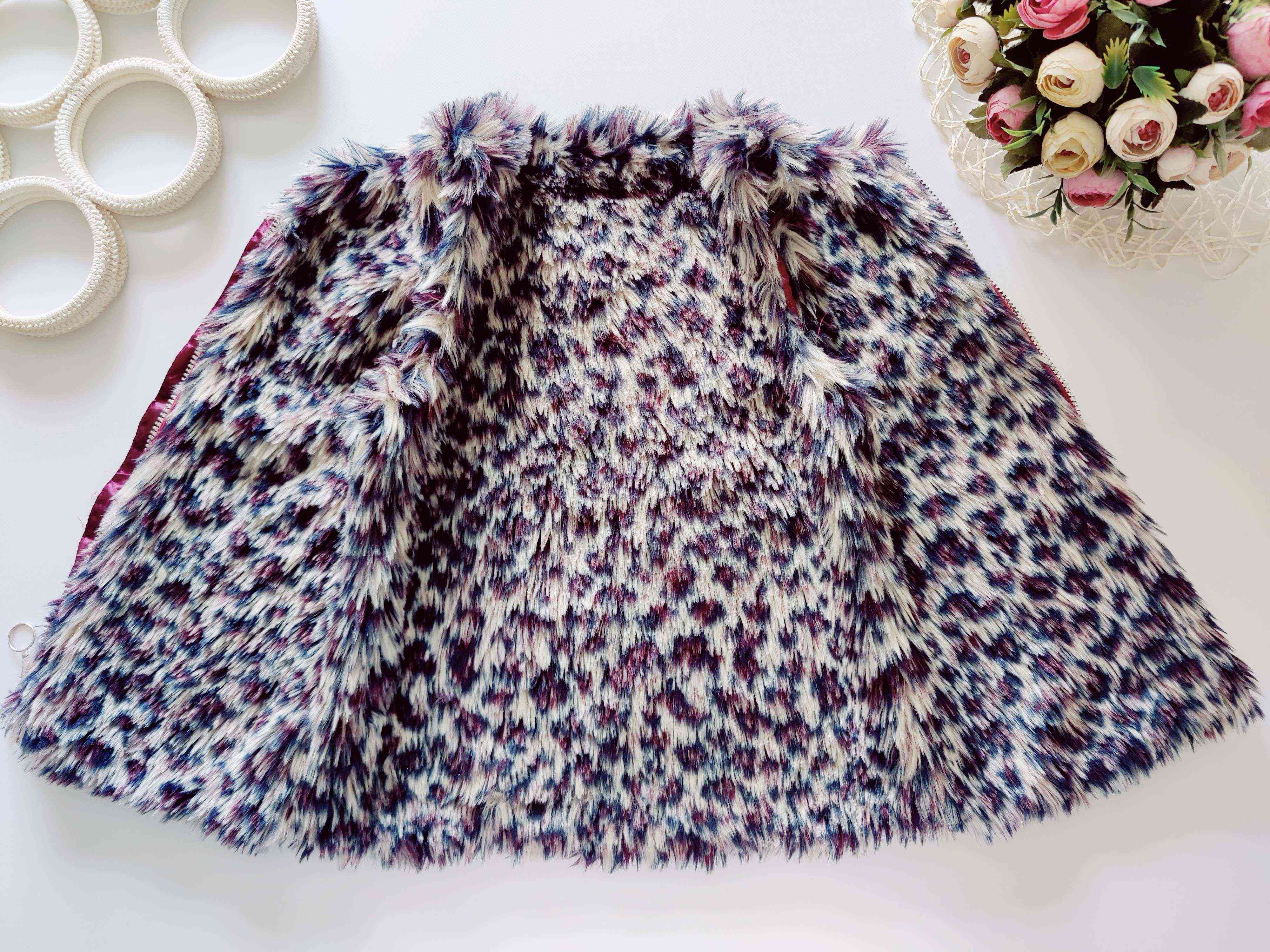 7,8 лет, рост 122,128 Меховая жилетка на молнии