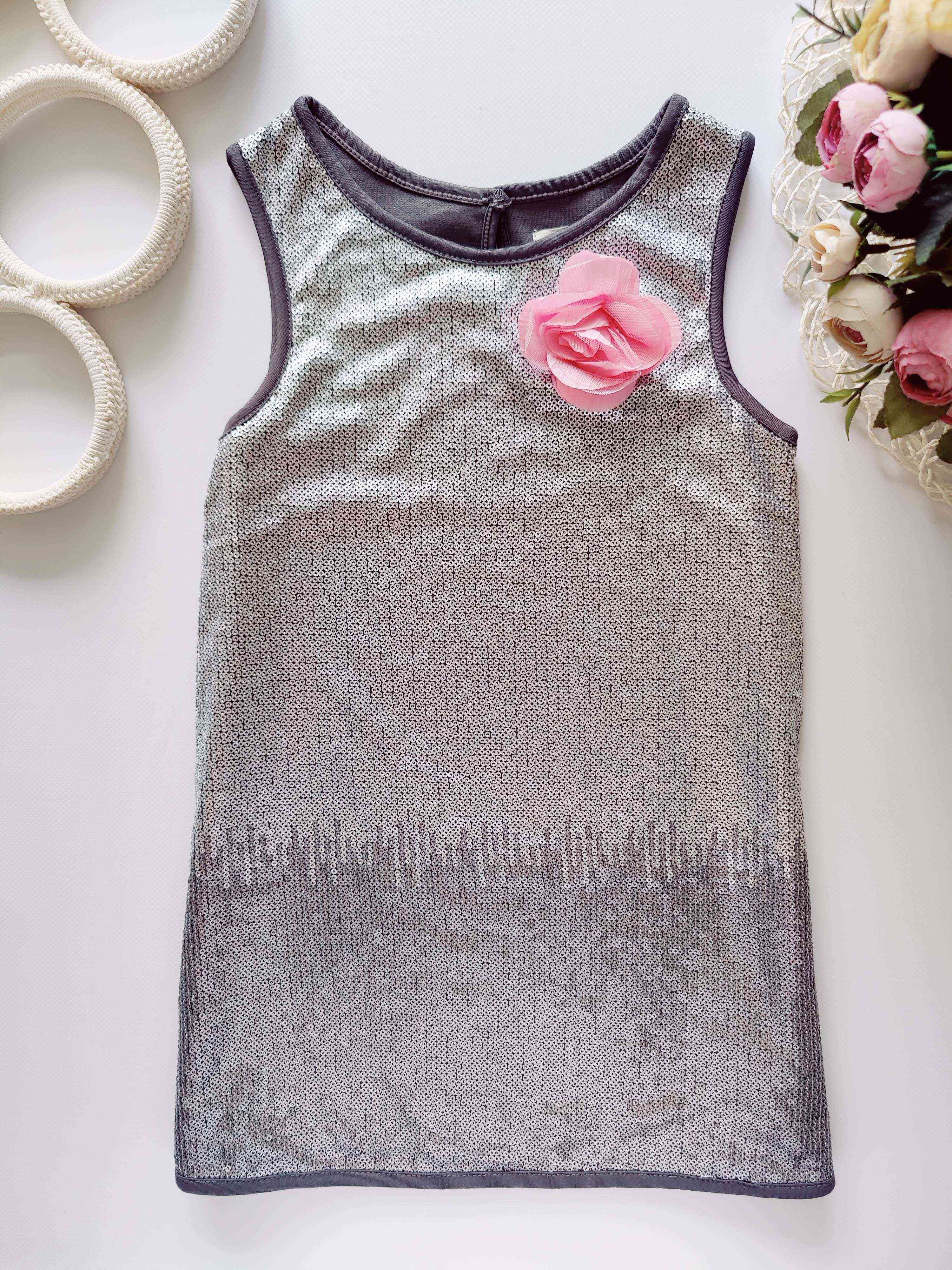 4,5 років, зріст 110 Ошатне плаття в паєтках