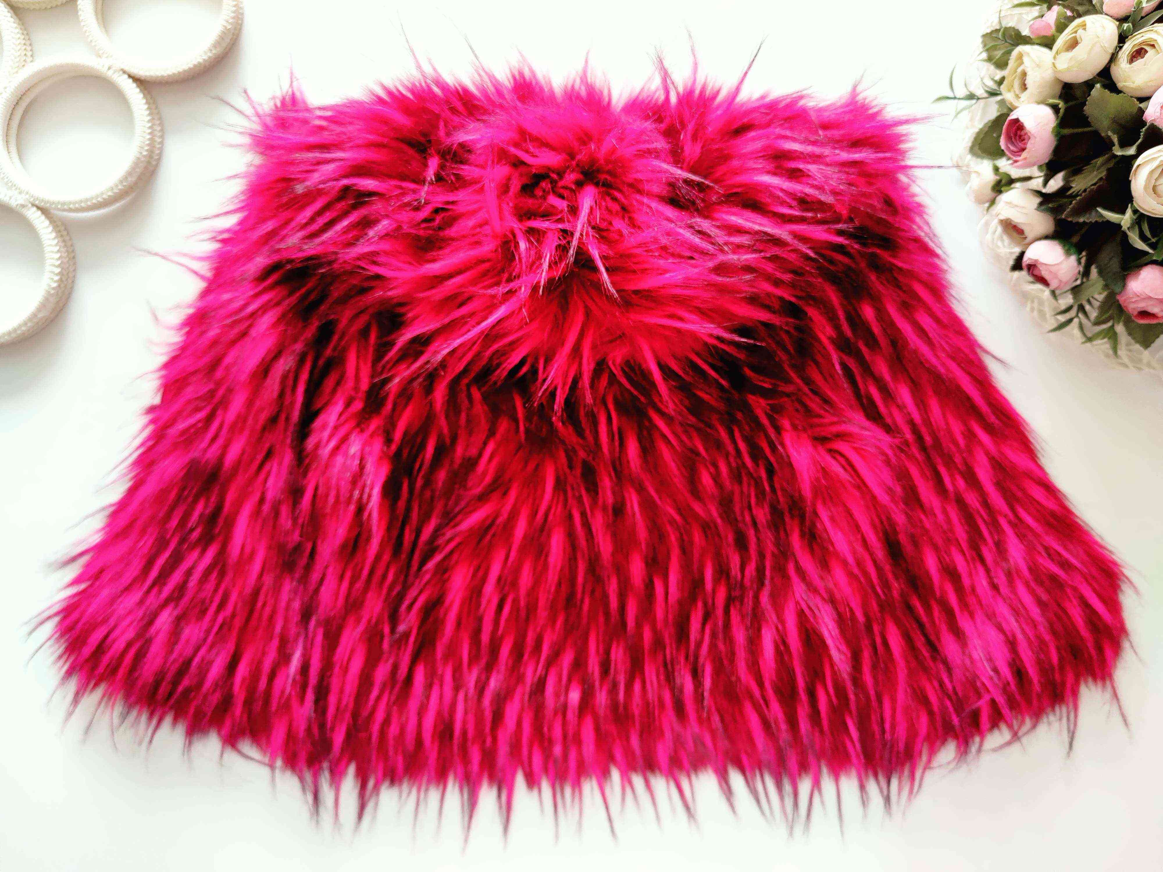 3 года, рост 98 Меховая жилетка с капюшоном