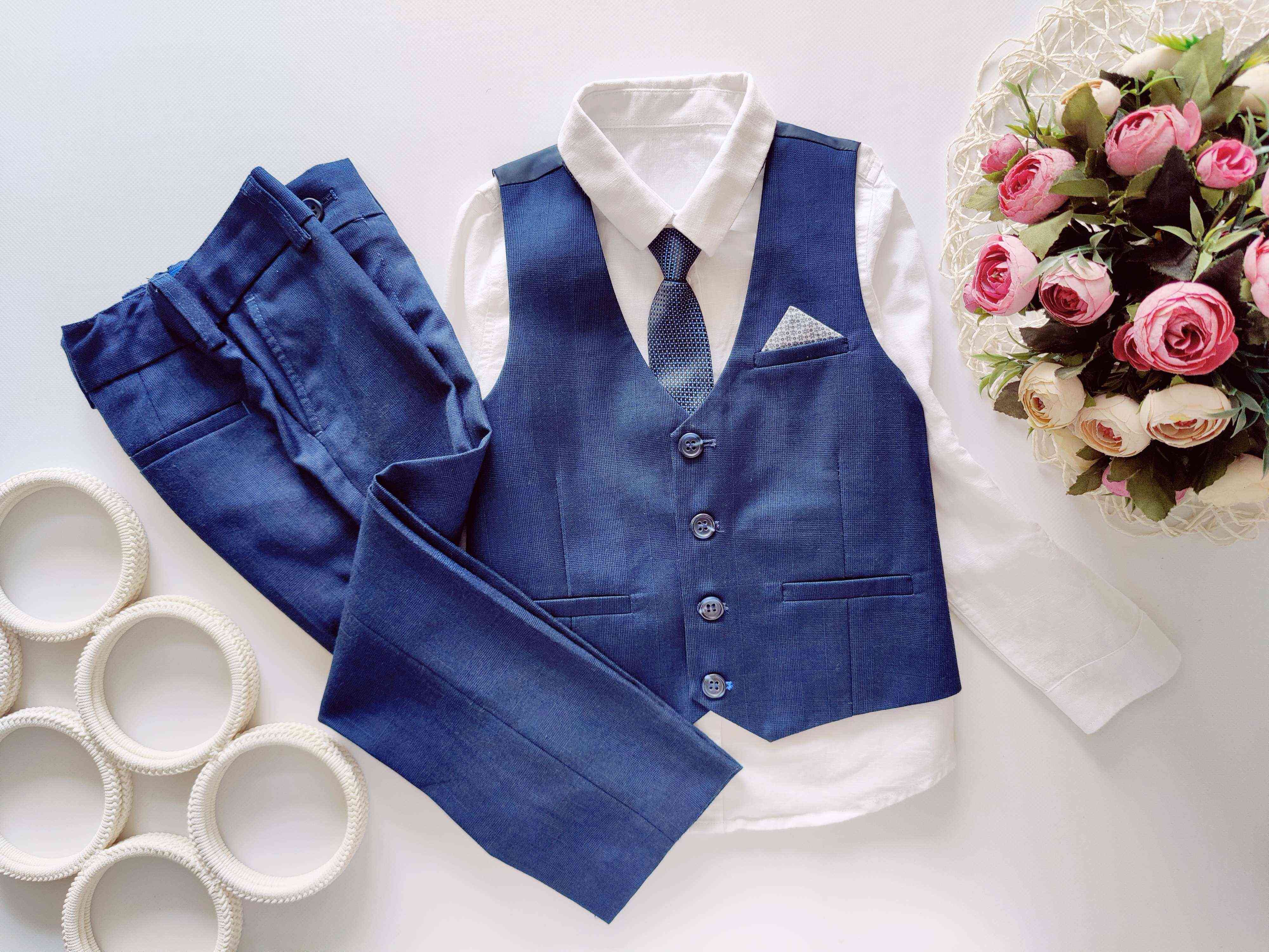 4 года, рост 104 Праздничный брючный костюм с льняной рубашкой и галстуком