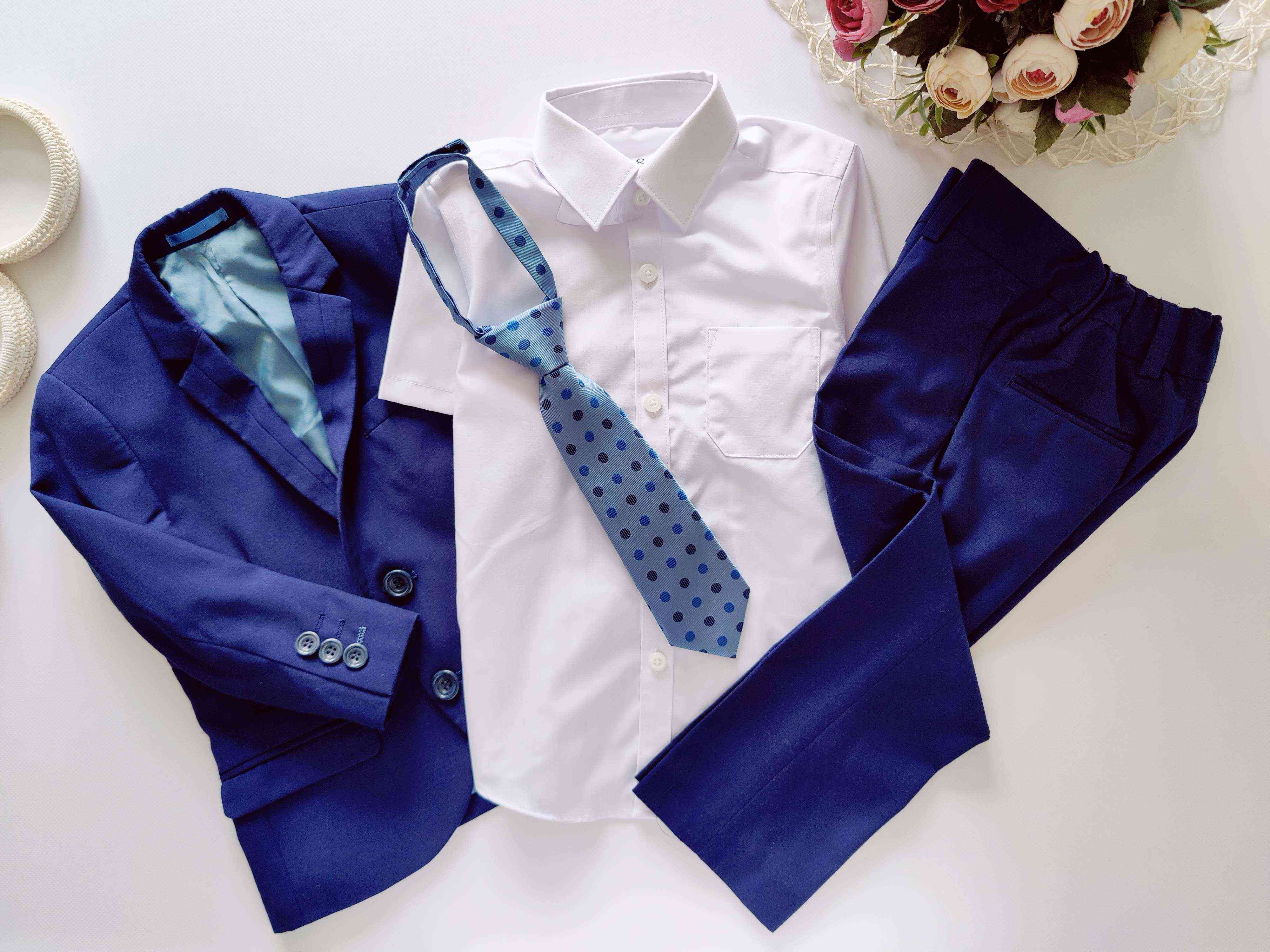 4 года, рост 104 Новая белая рубашка и брючный костюм