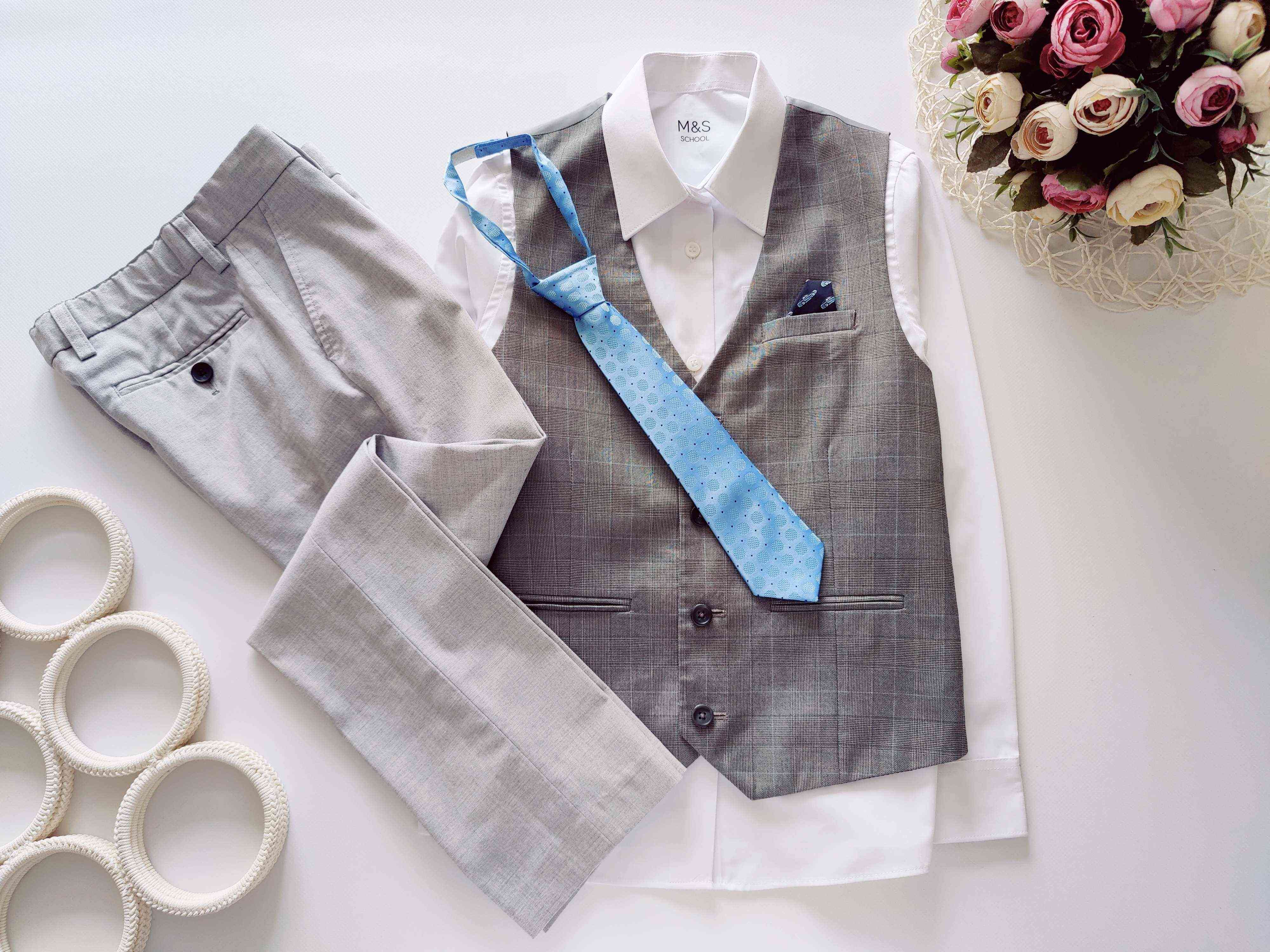 10 лет, рост 140 Шикарный светлый брючный комплект с галстуком