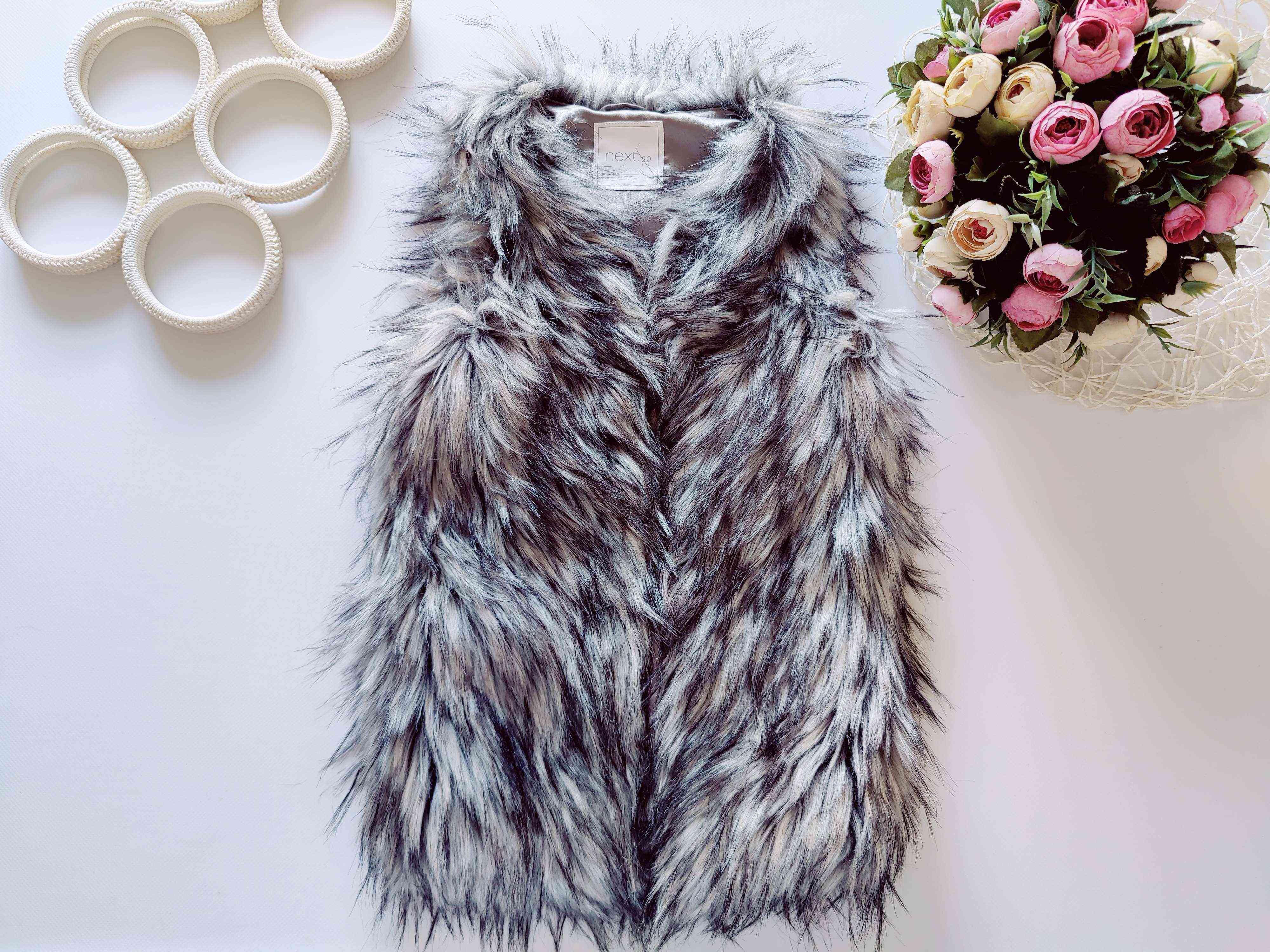 5 лет, рост 110 Меховая жилетка