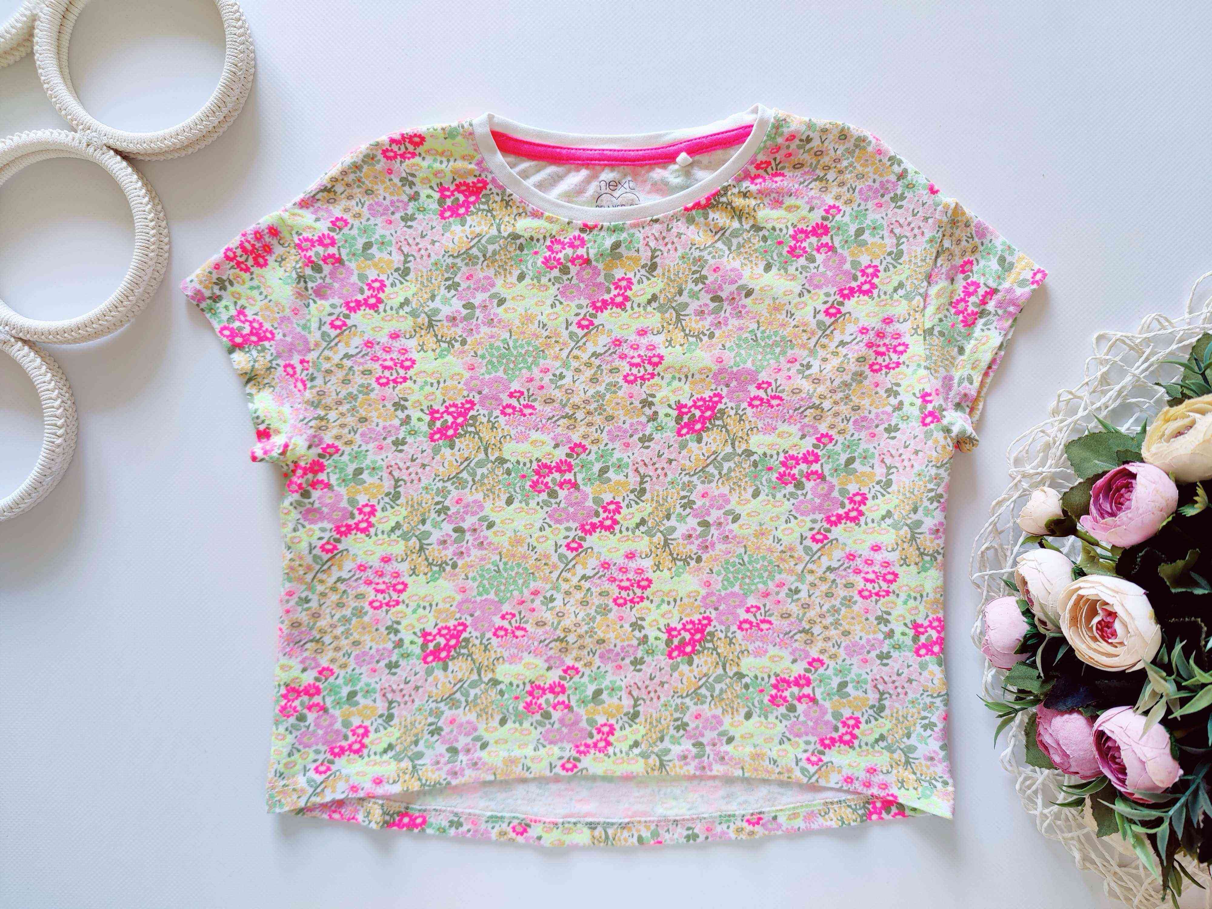 5 років, зріст 110 Красива квіткова футболка