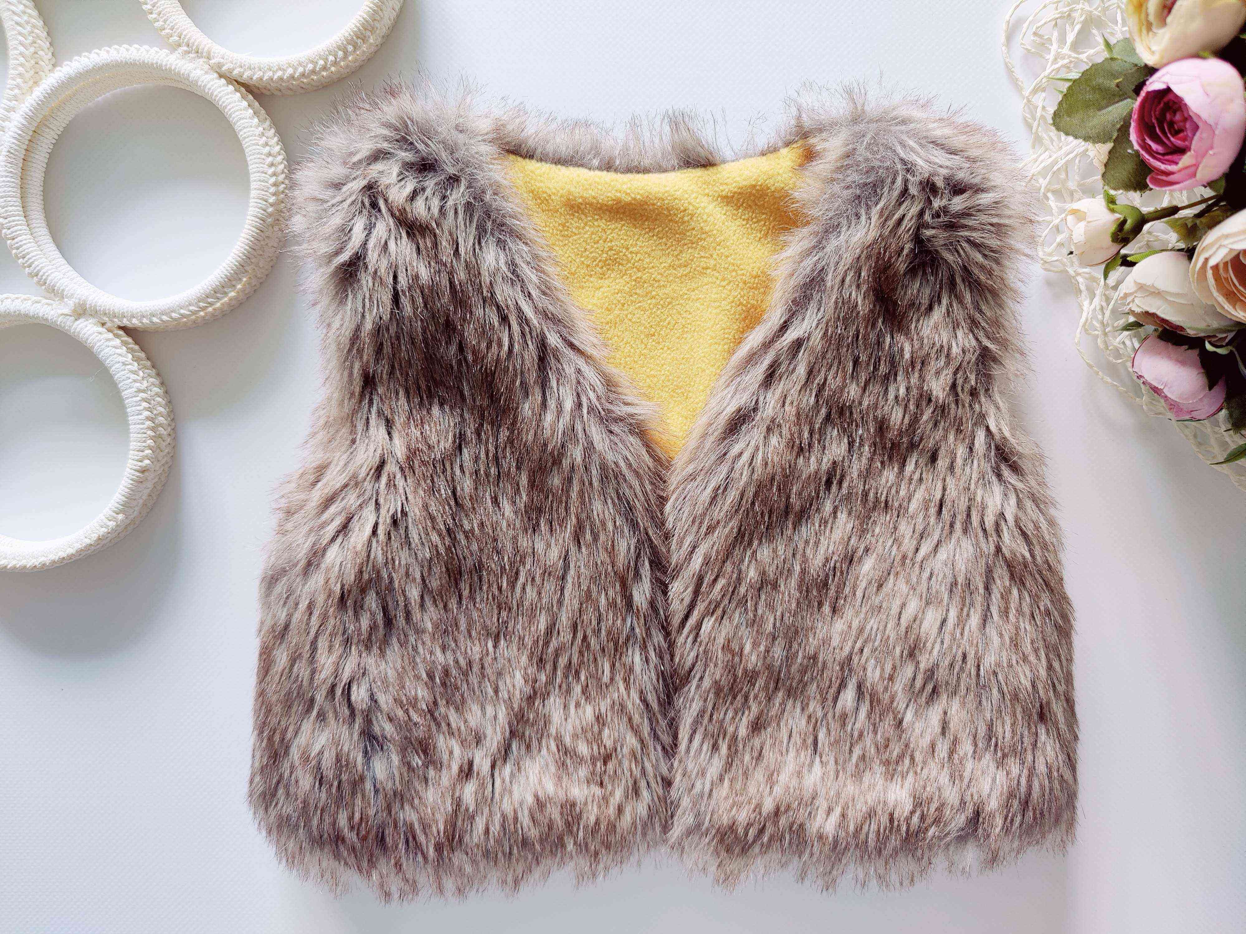 2 года, рост 92 Меховая жилетка на флисе