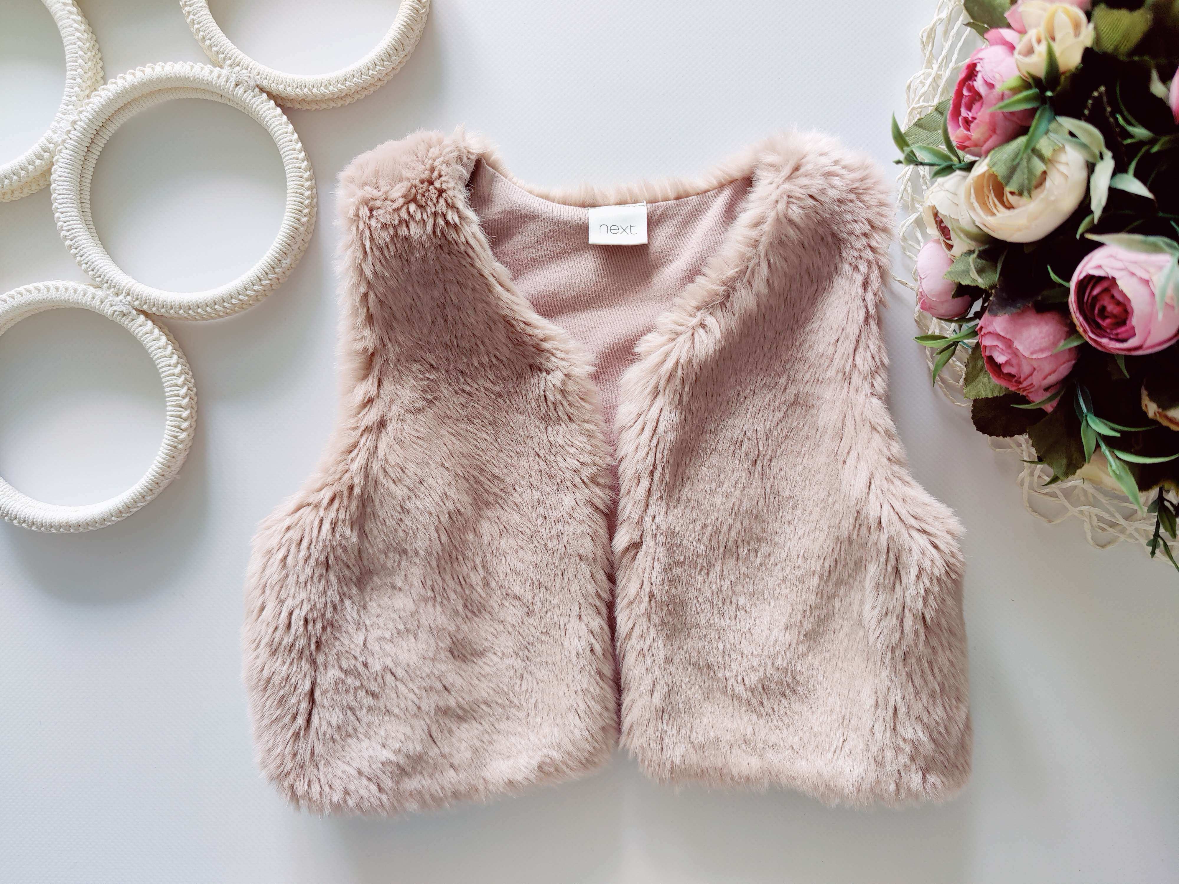 2,3 года, рост 98 Меховая жилетка на хб подкладке