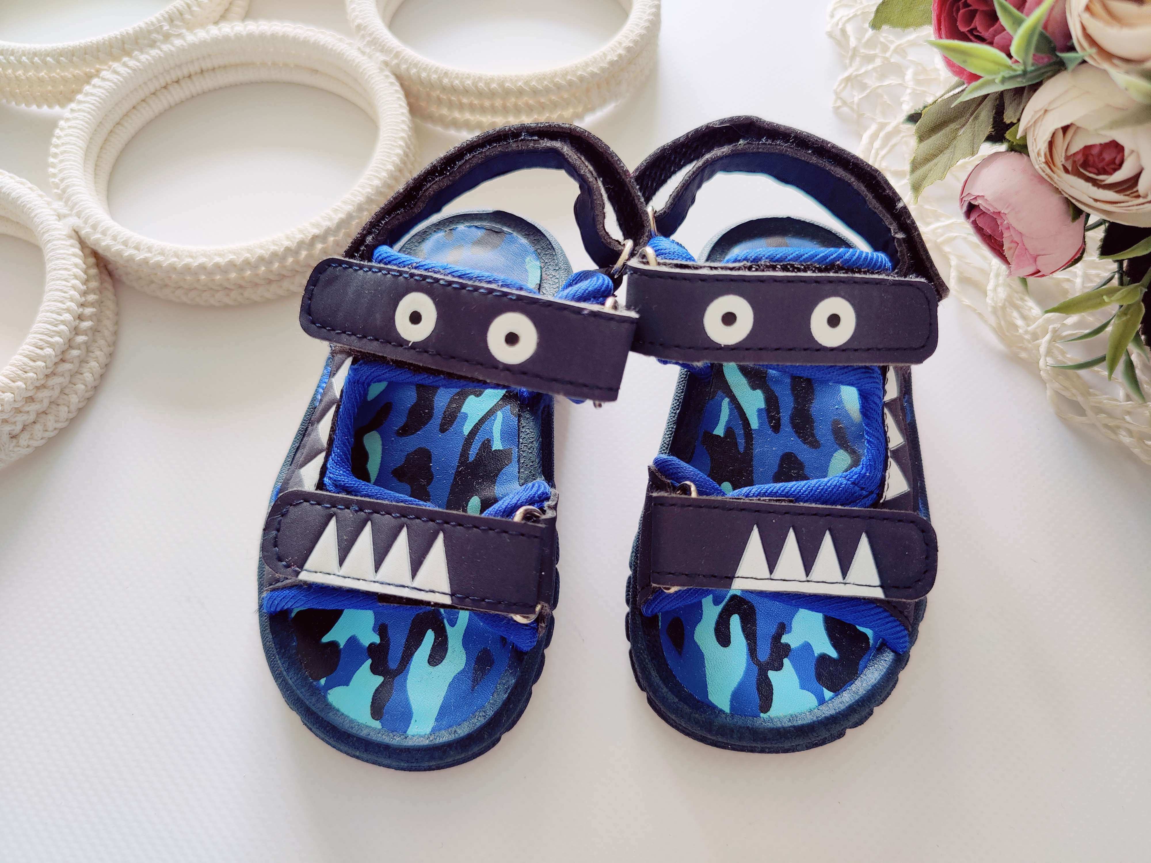 23 (13,5 см) Босоножки акулы