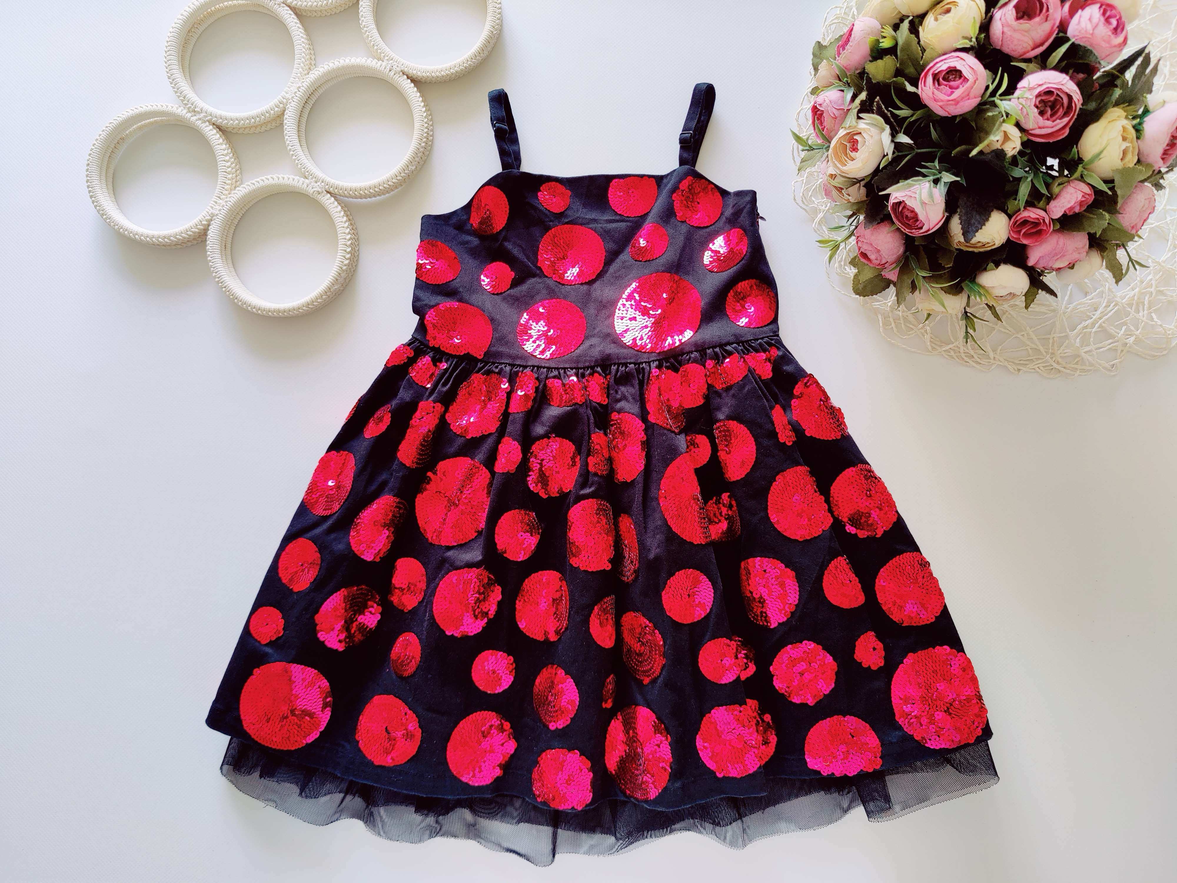 3,5 лет, рост 98,110 Сарафан в пайетках