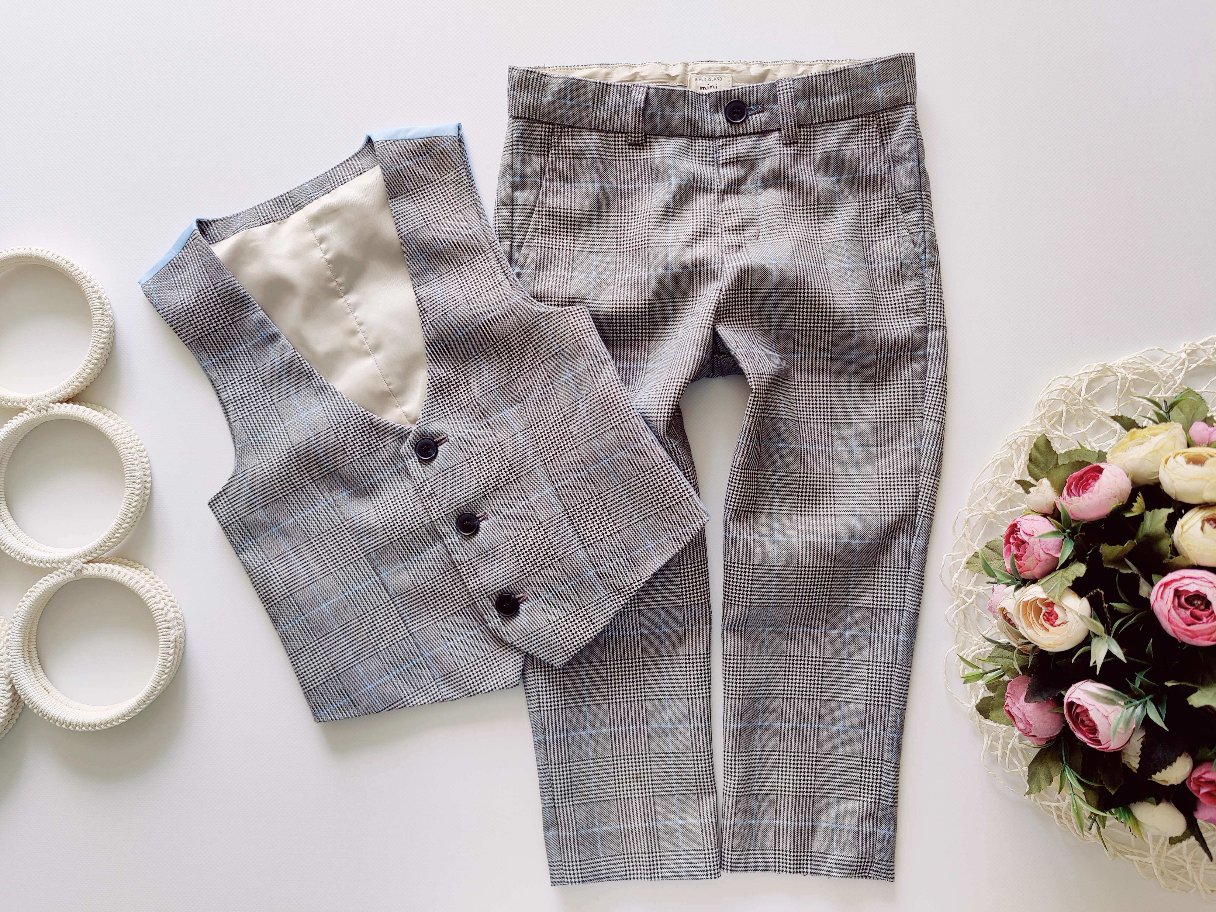 2,3 года, рост 98 Нарядный деткий костюм в модную клетку