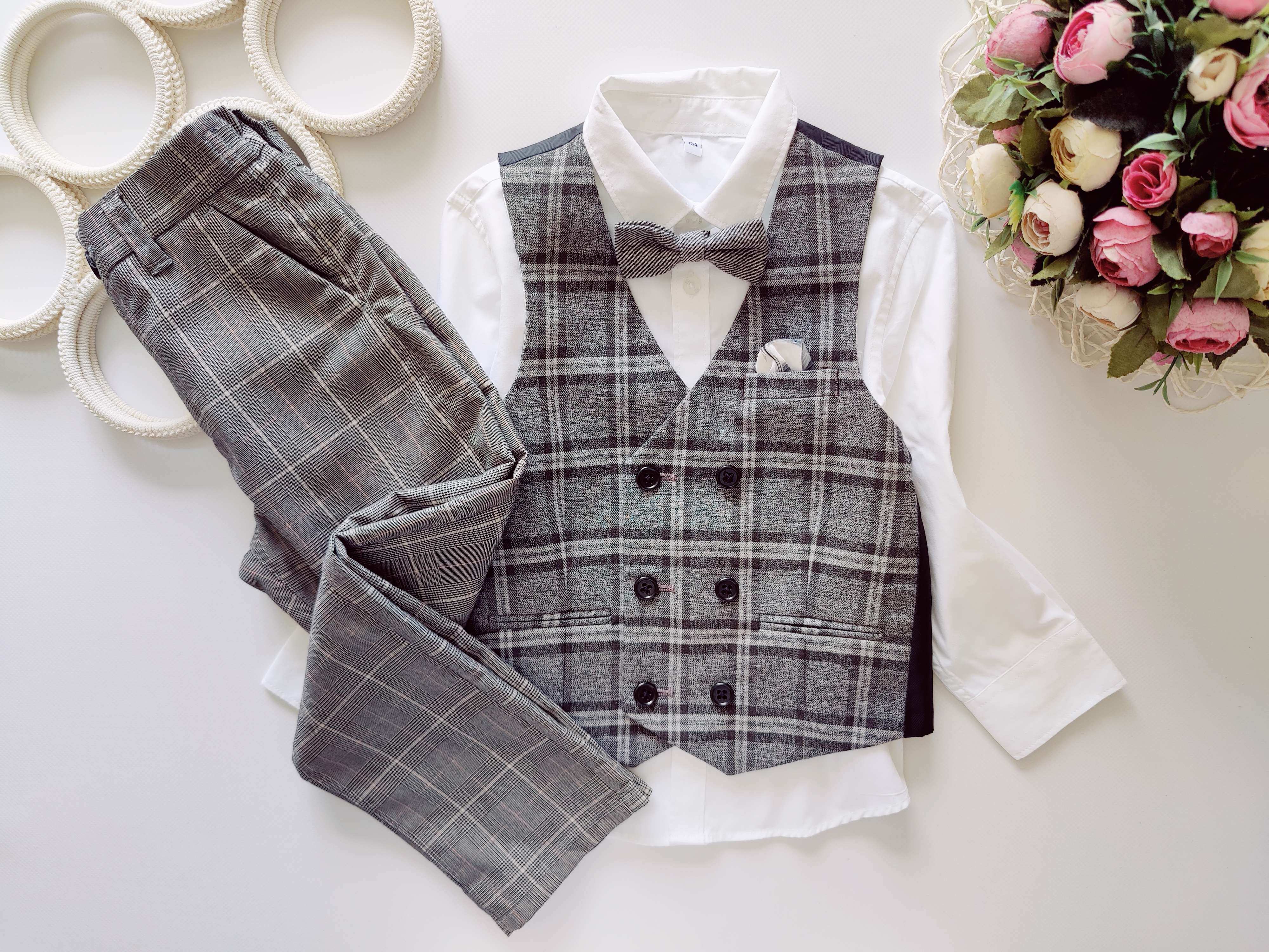 4 года, рост 104 Красивый нарядный костюм для мальчика