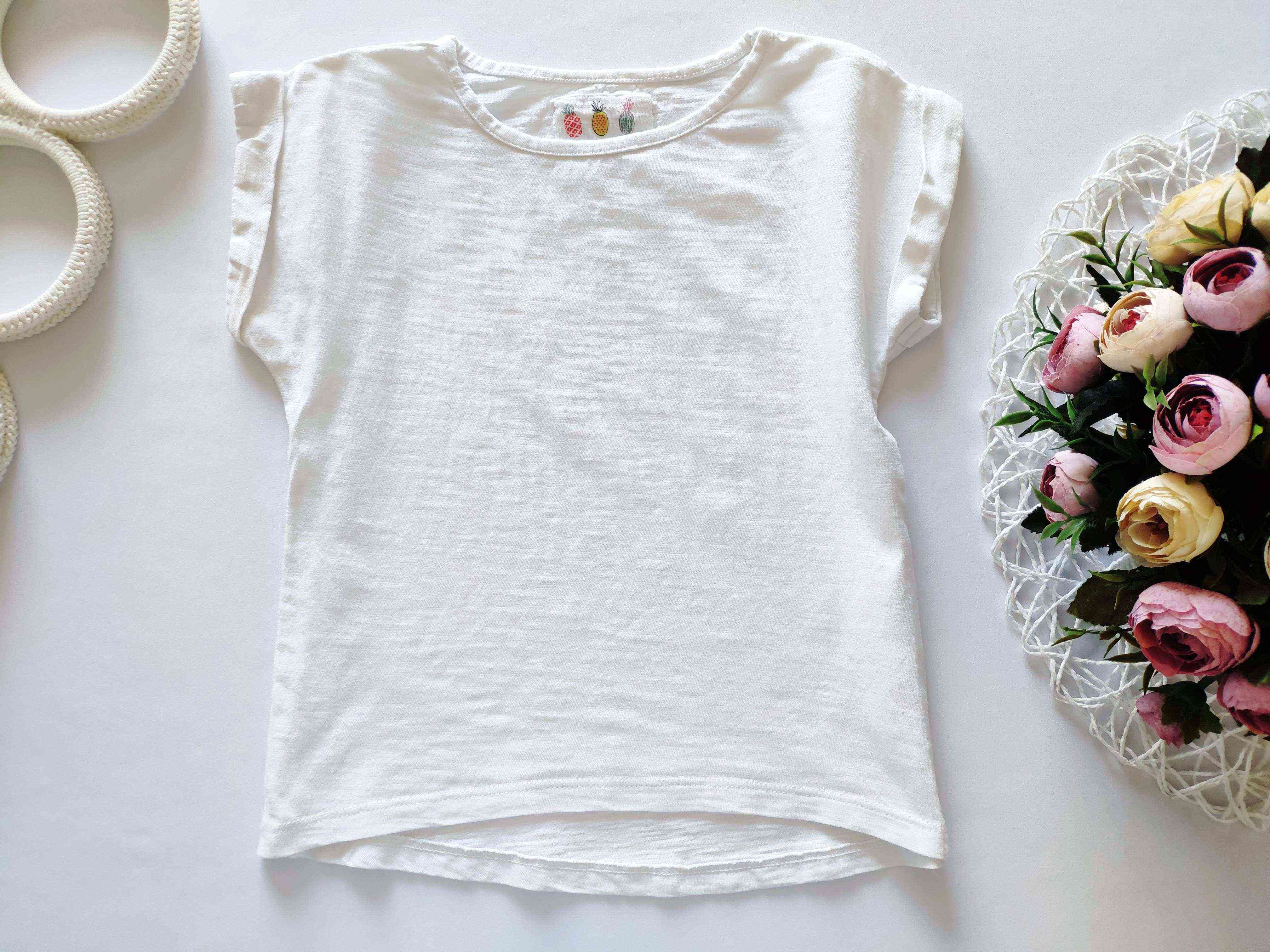 5 лет, рост 110 Белая футболка для девочки