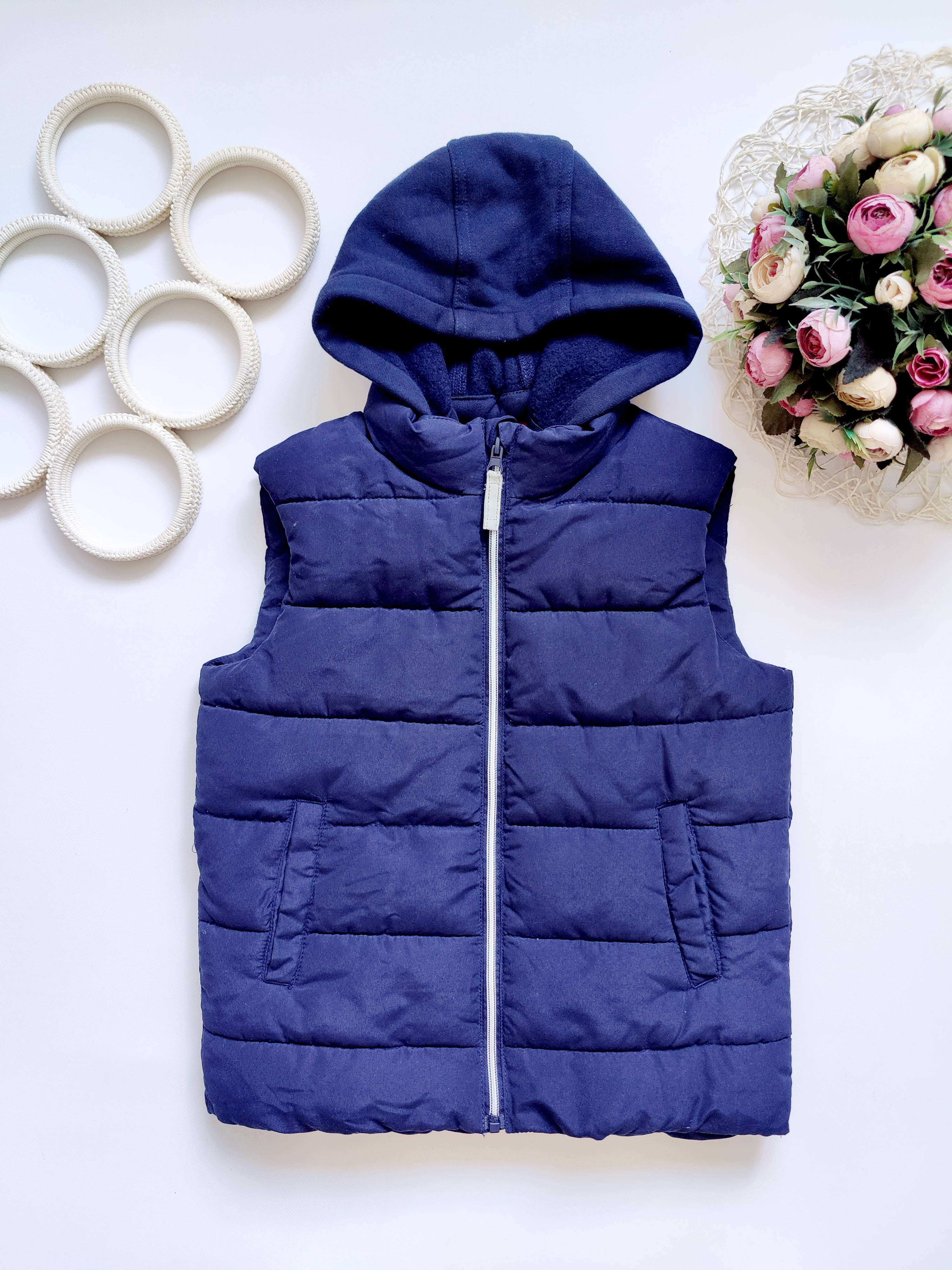 9,10 лет, рост 134,140 Теплая жилетка на синтепоне