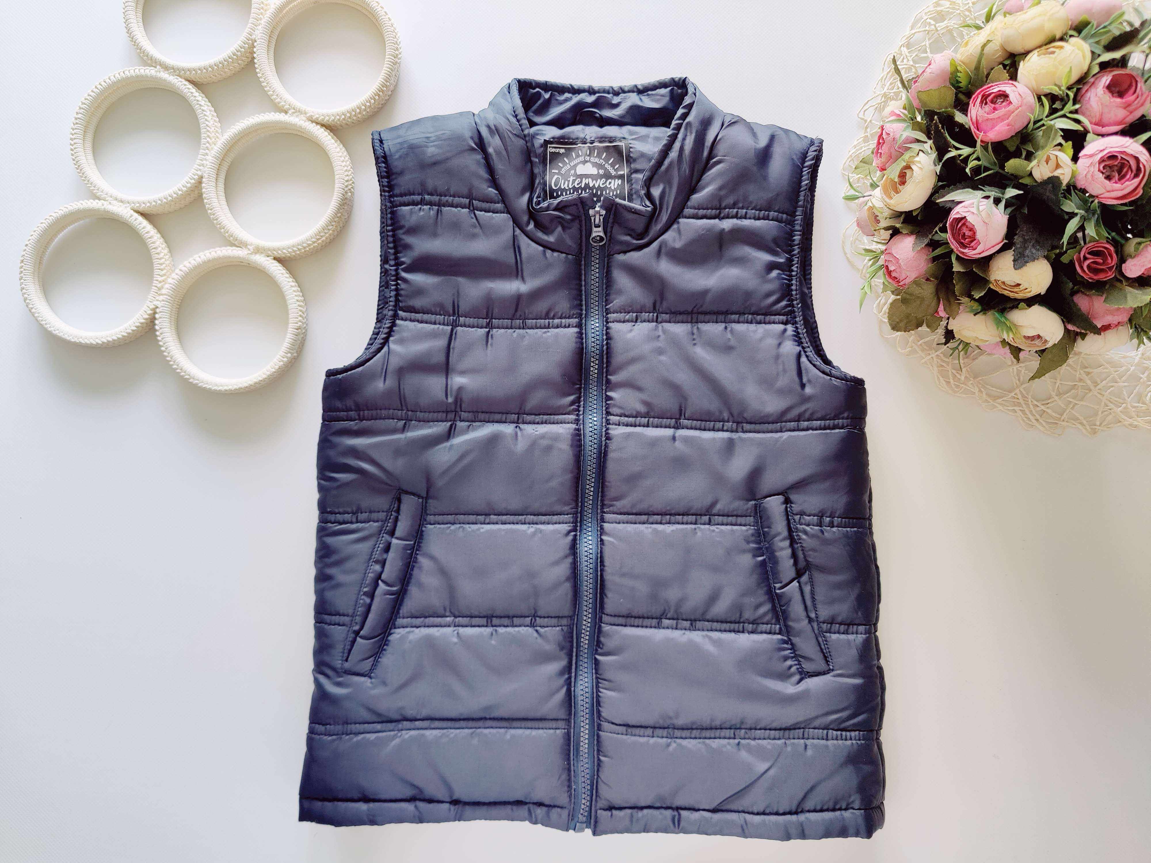 8,9 лет, рост 128,135 Жилетка на синтепоне