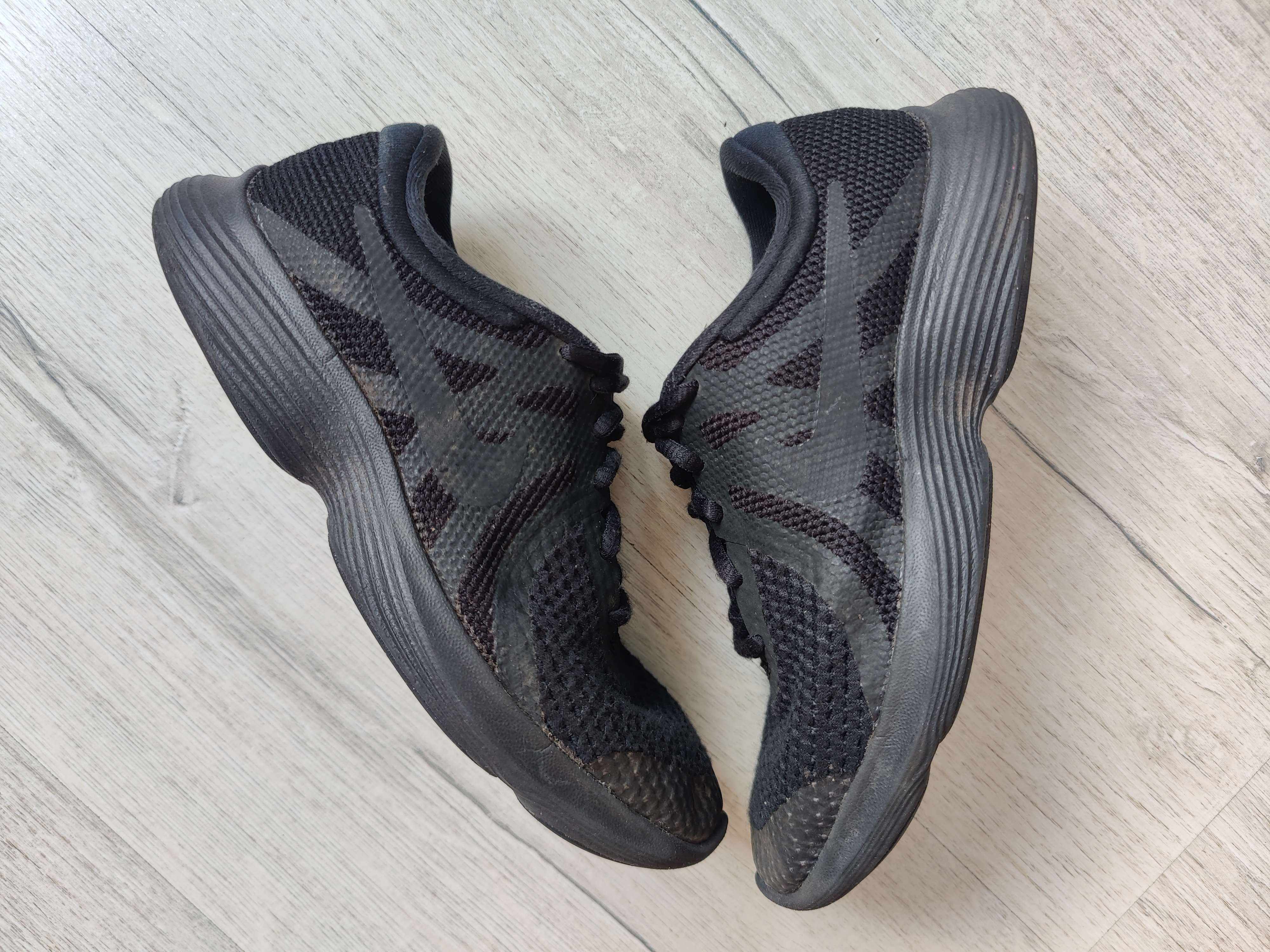 35 (22,5 см) Легкі кросівки