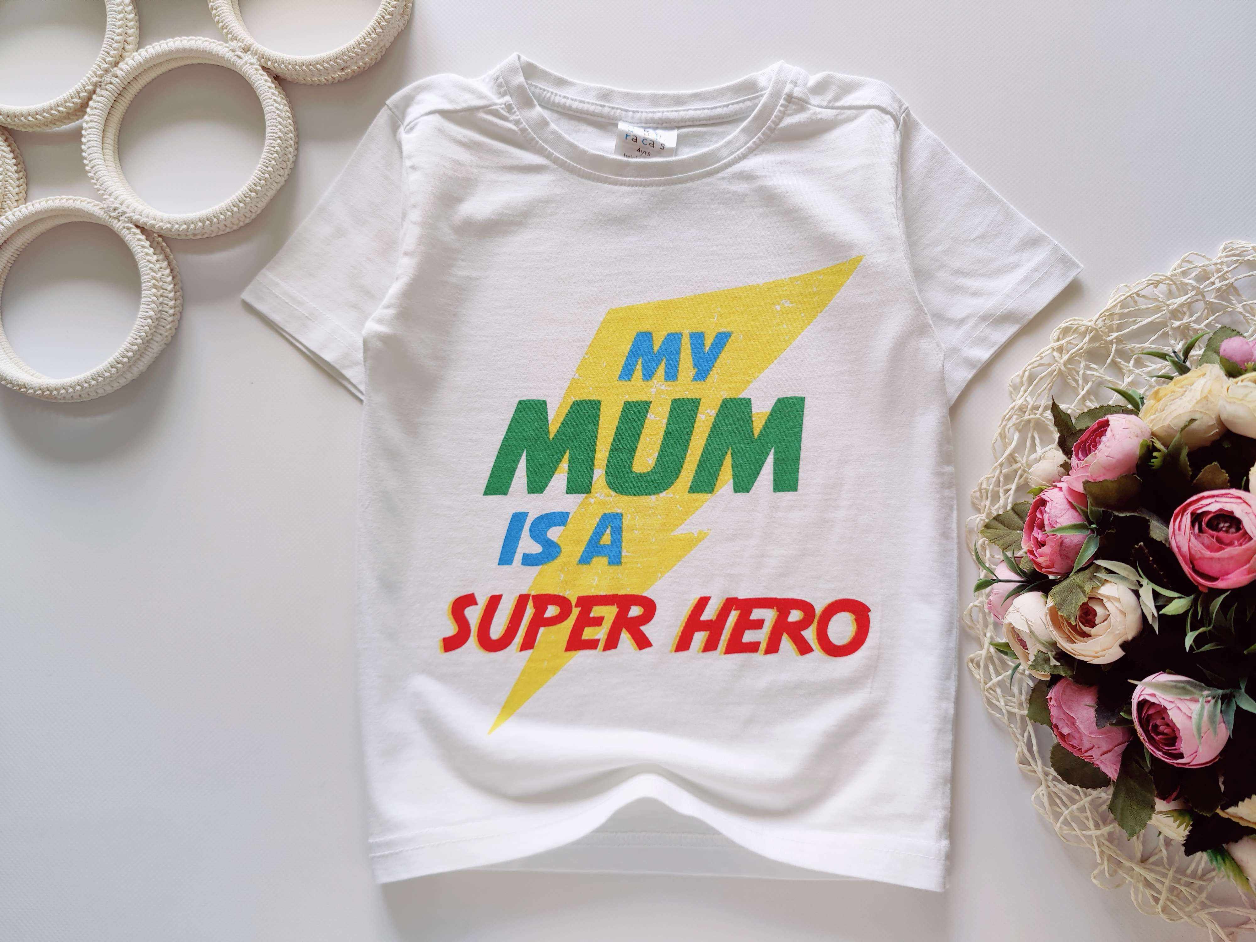 4 роки, зріст 104 Біла красива футболка