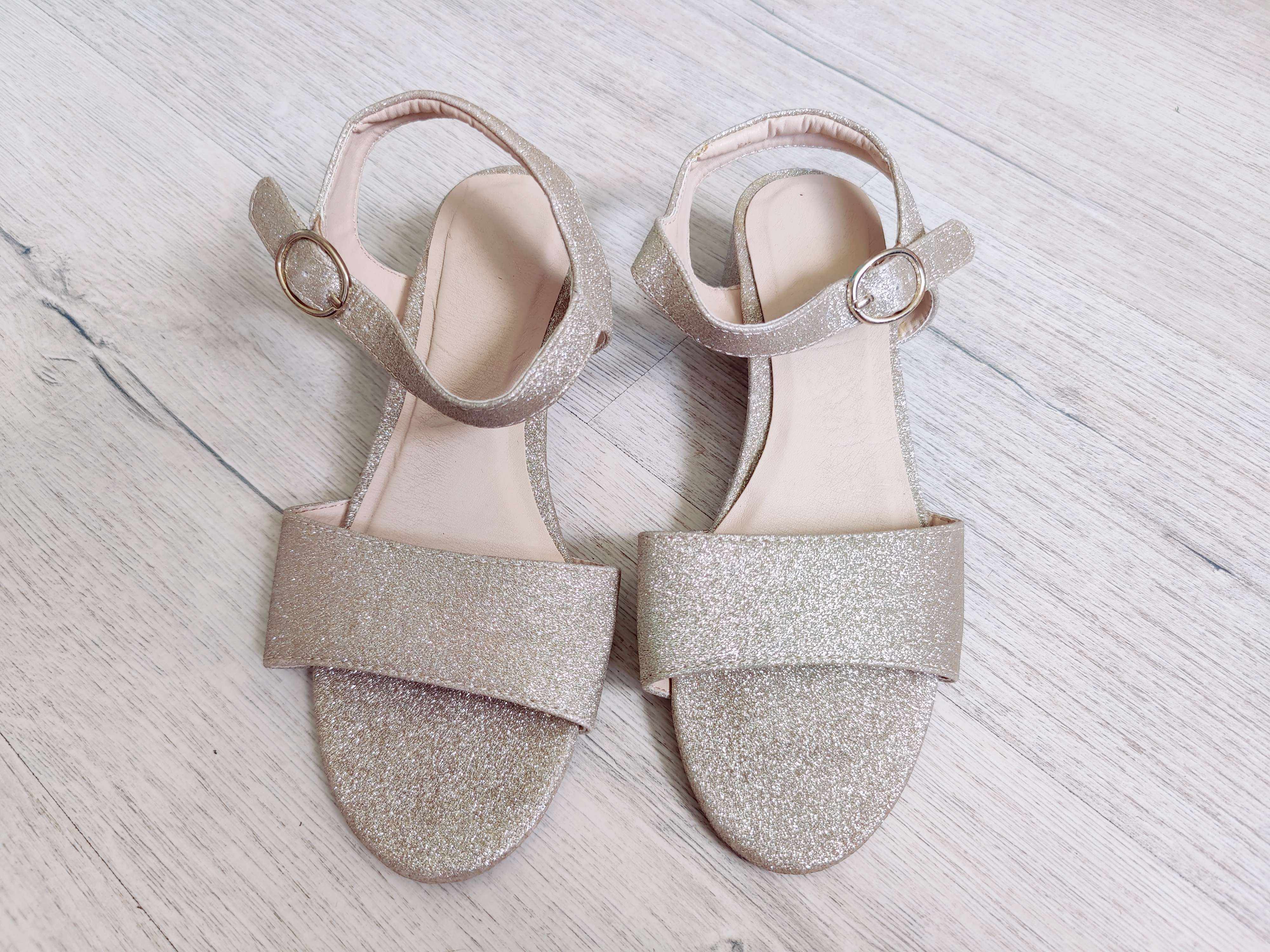 34 (23 см) Нарядные золотистые босоножки на каблуку