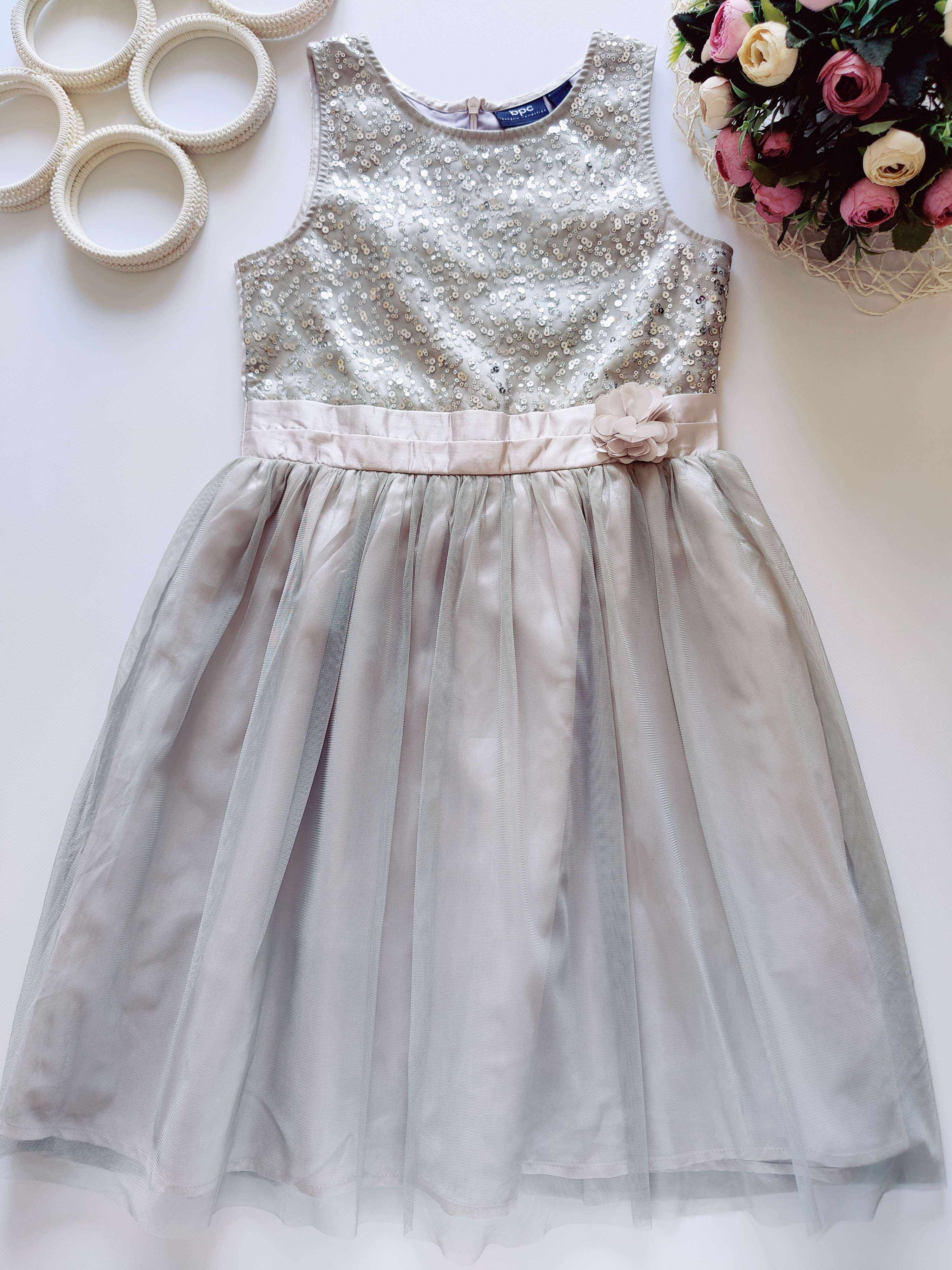 11 лет, рост 146 Красивое нарядное платье в пайетках