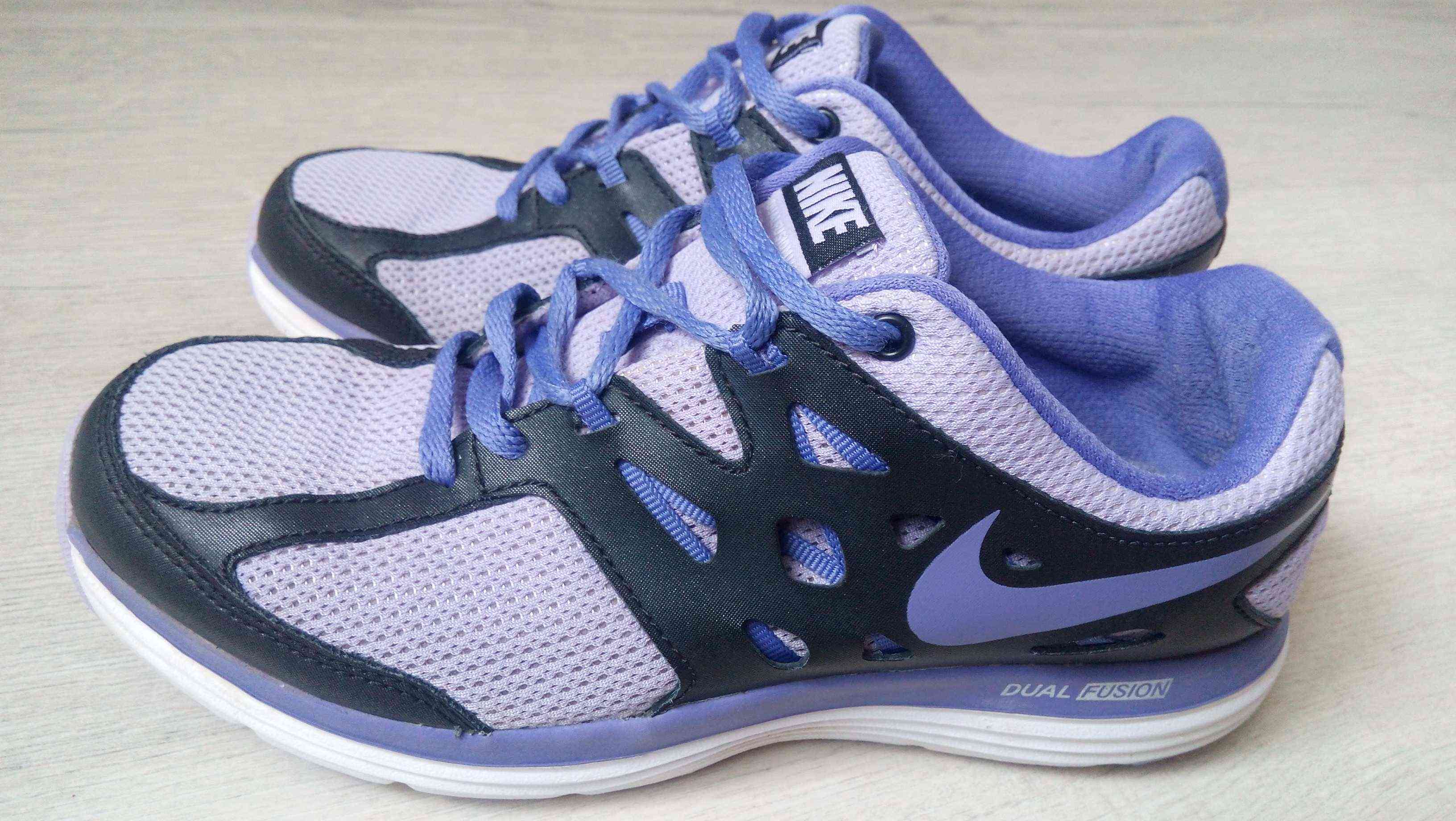 36 (23,5 см) Nike (Найк) Шкіряні кросівки