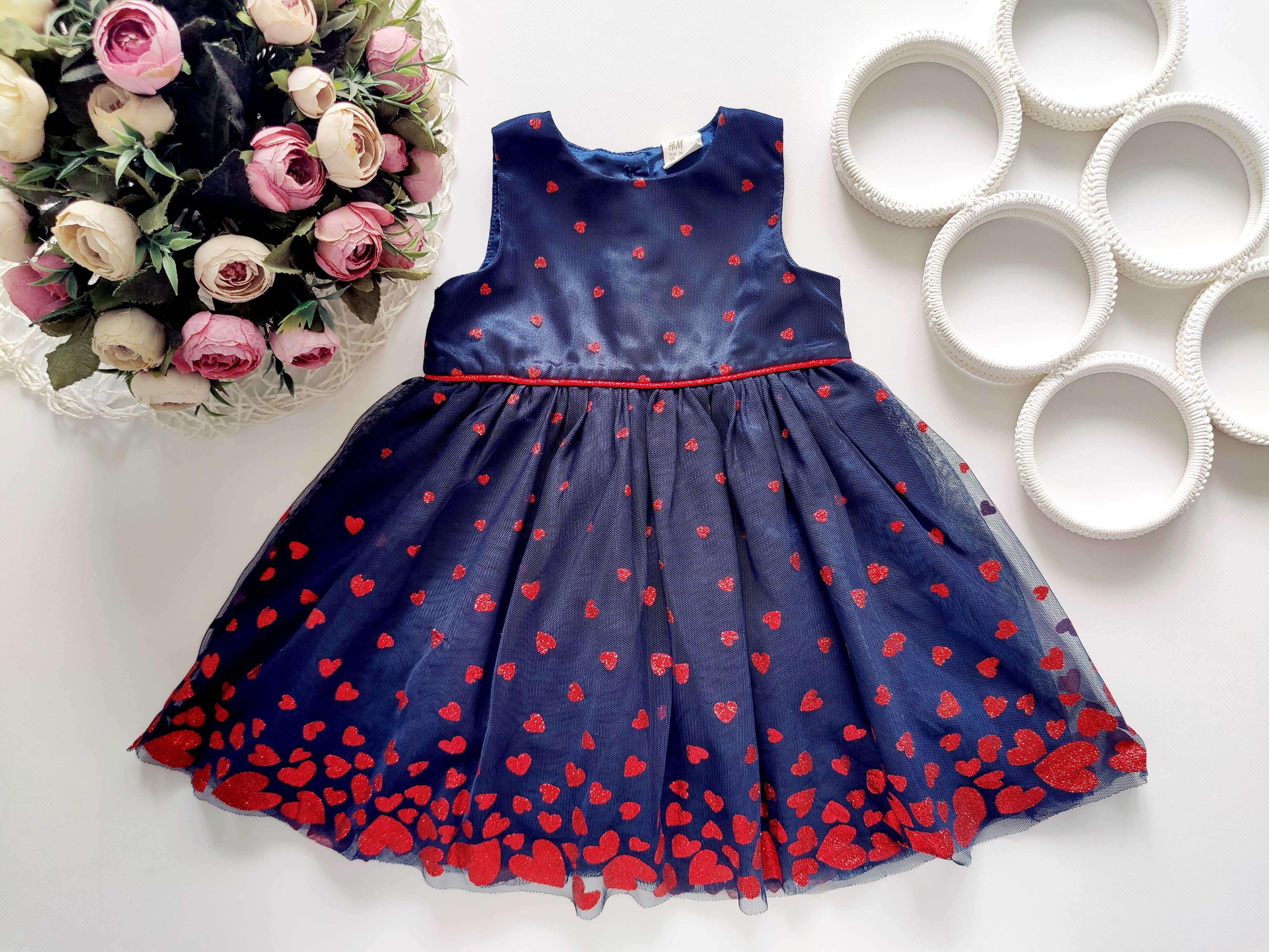 6,9 міс, зріст 74 Дитяче ошатне плаття в сердечках фатин