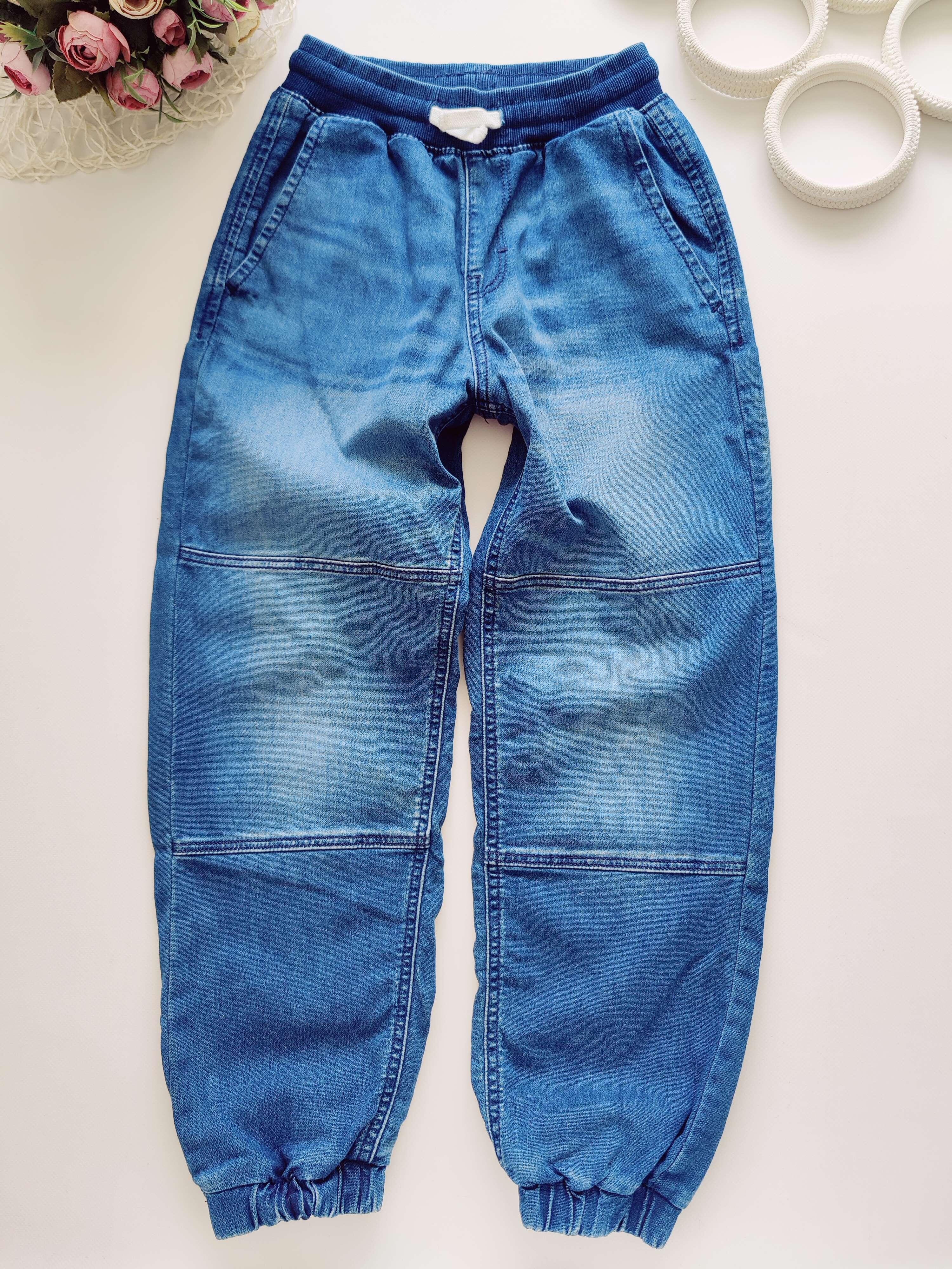 8,9 лет, рост 134 Мягкие джинсы на резинке, стретч