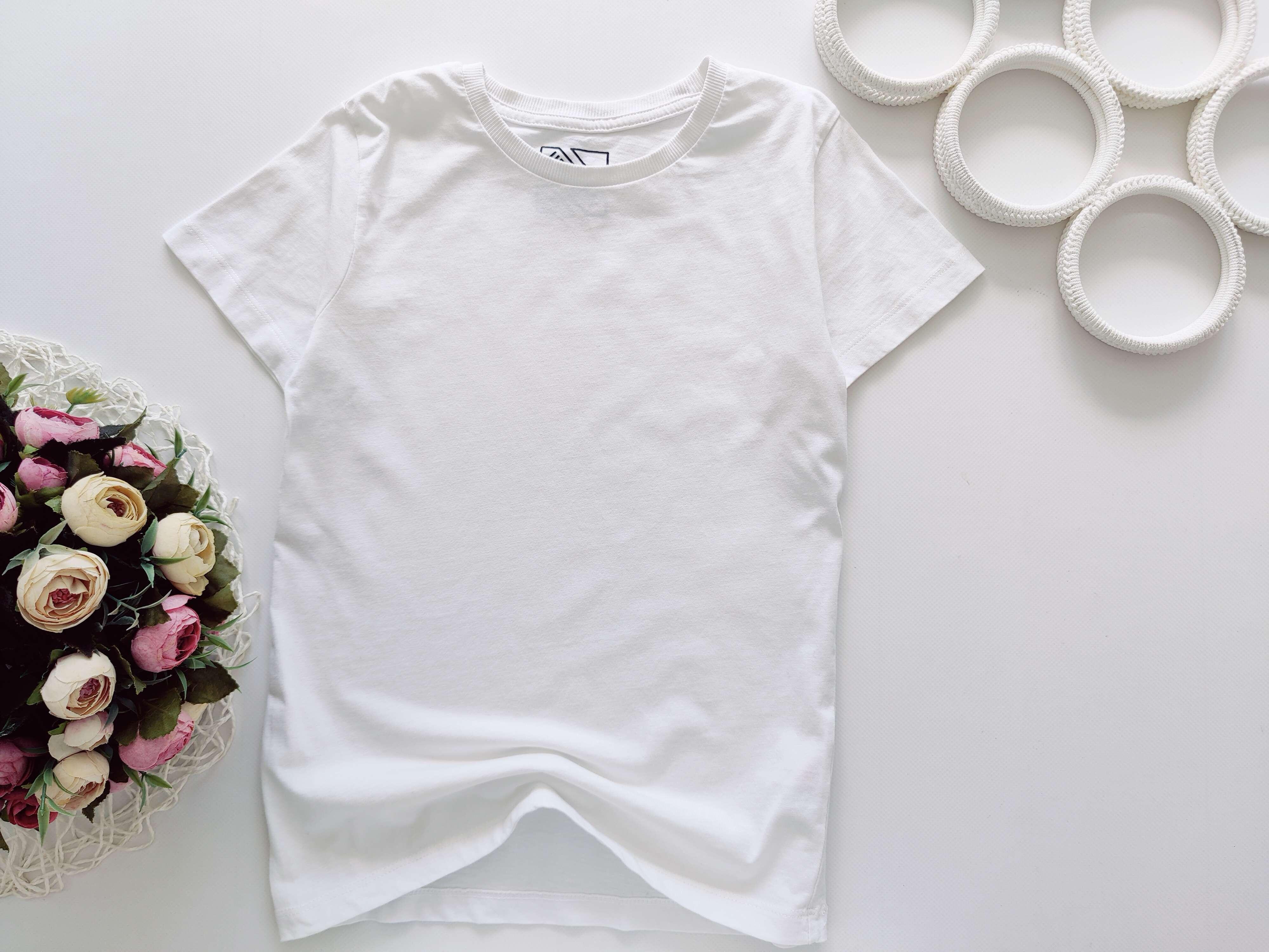 9 років, зріст 134 Однотонна біла футболка для хлопчика