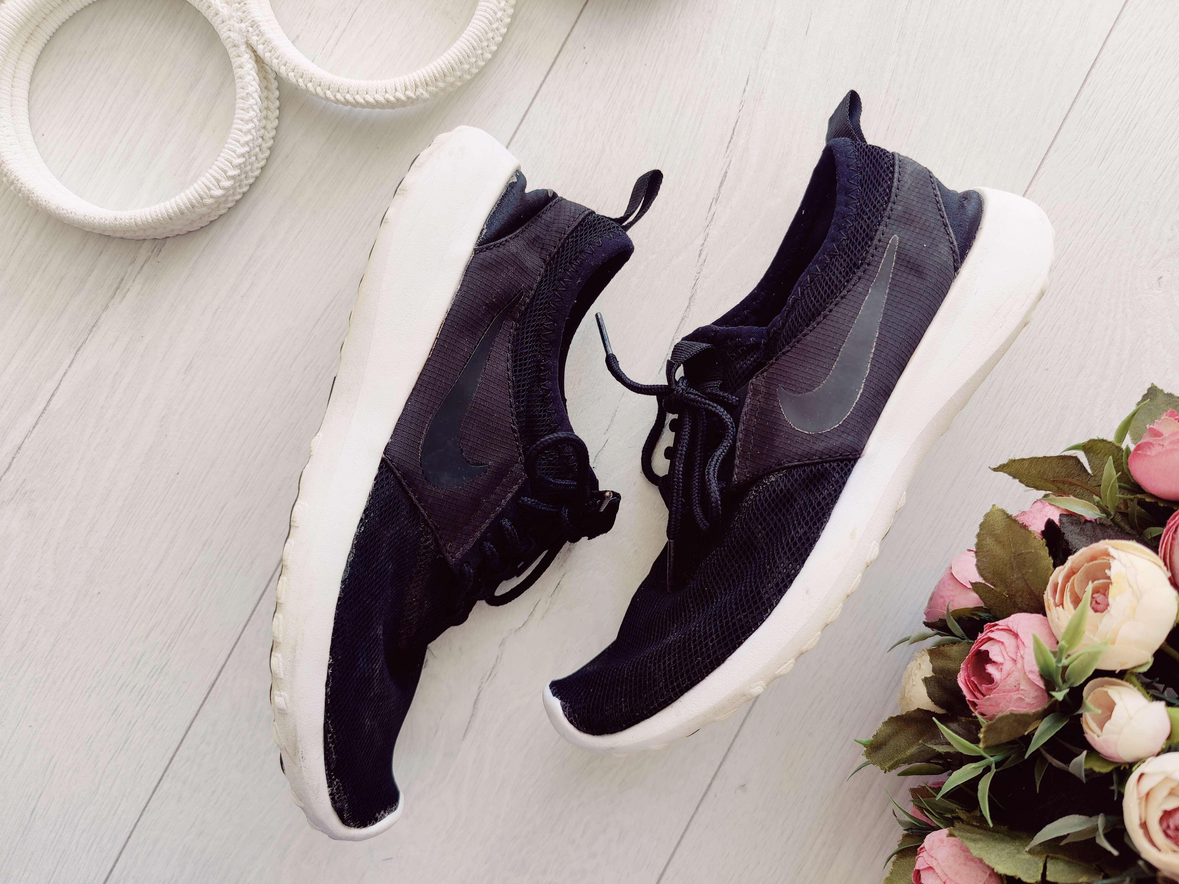 37 (24 см) Кросівки легкі