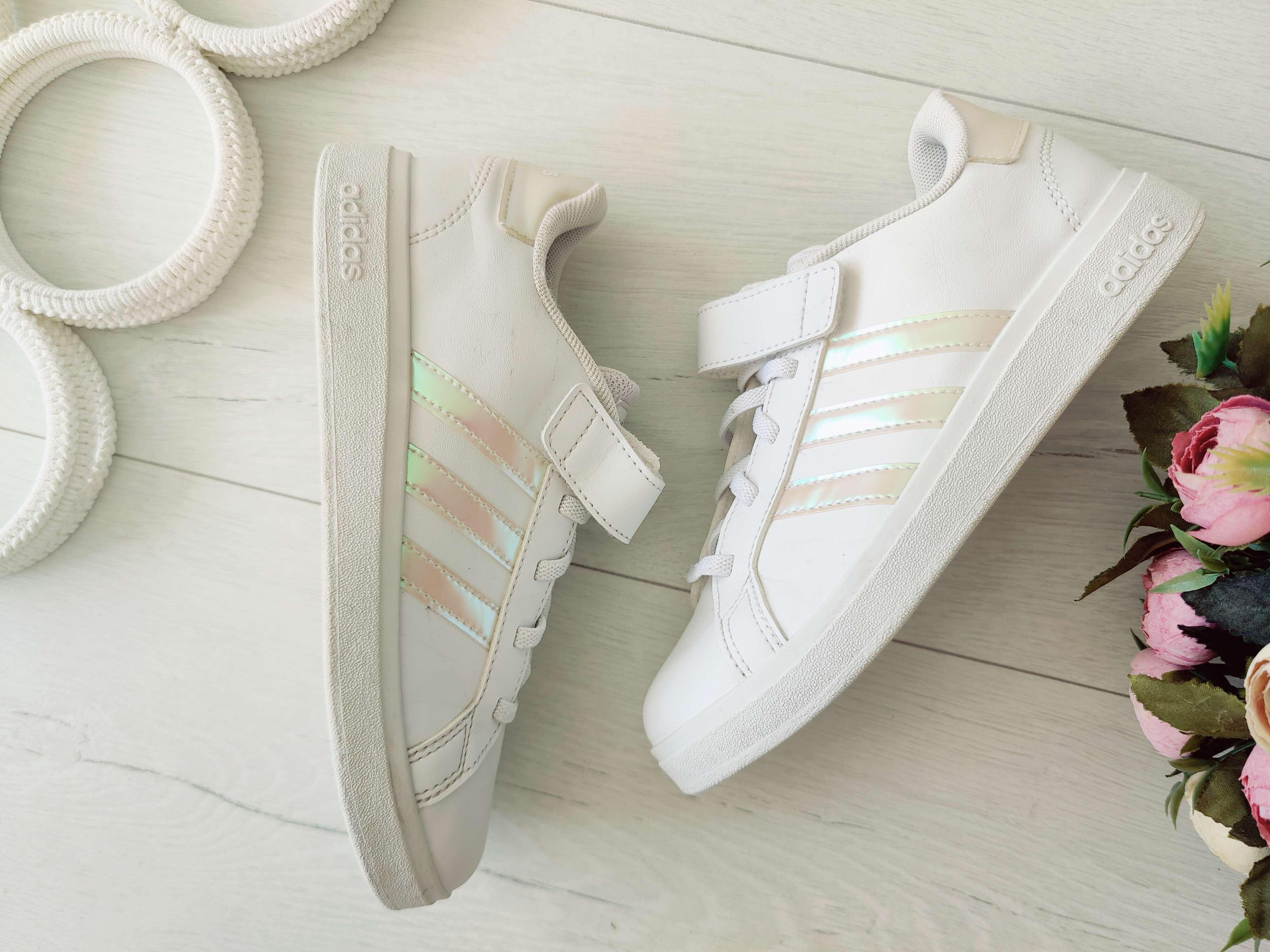 34 (22 см) Білі шкіряні кросівки на липучках