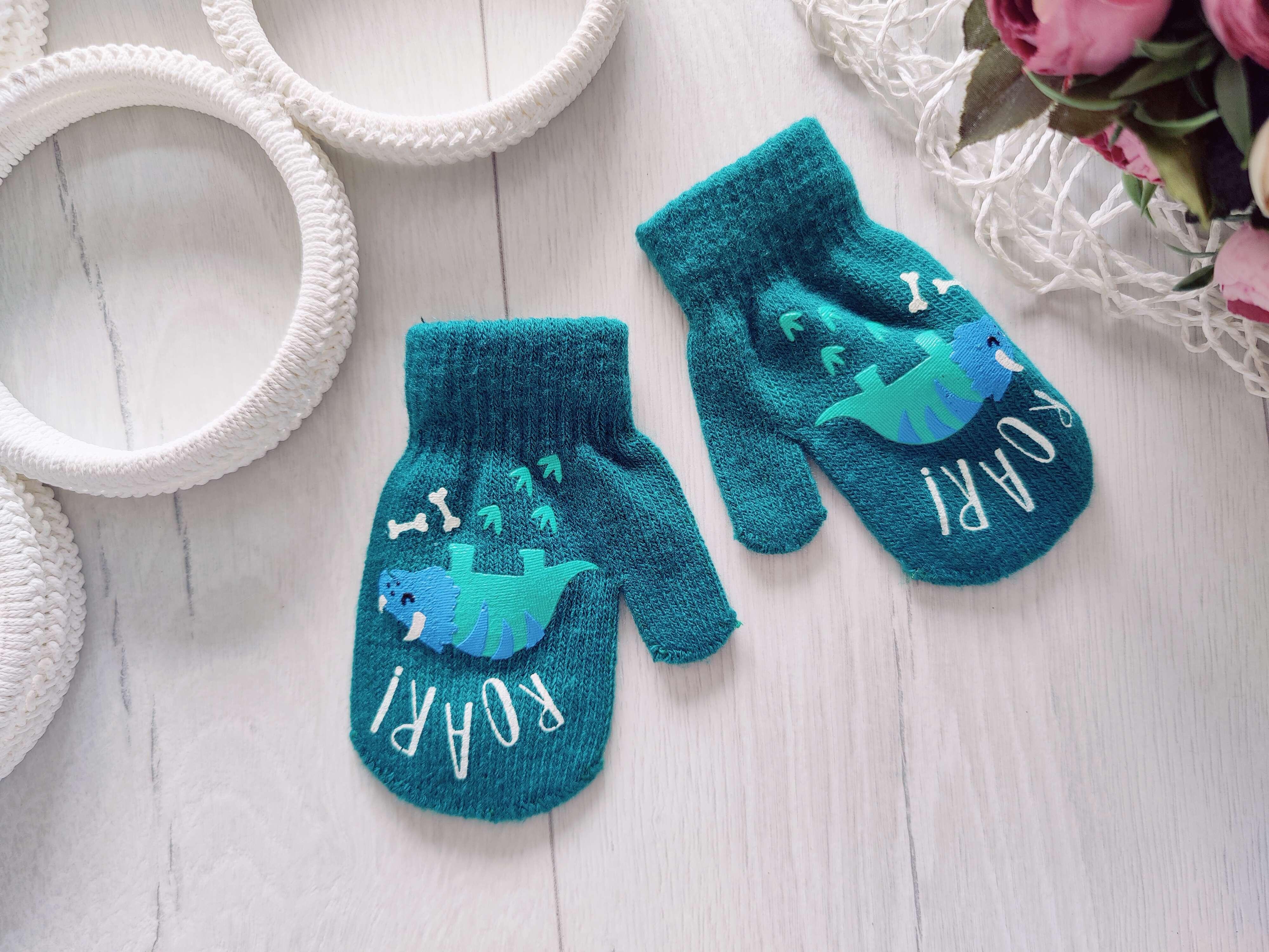 Новые вязаные варежки на годик