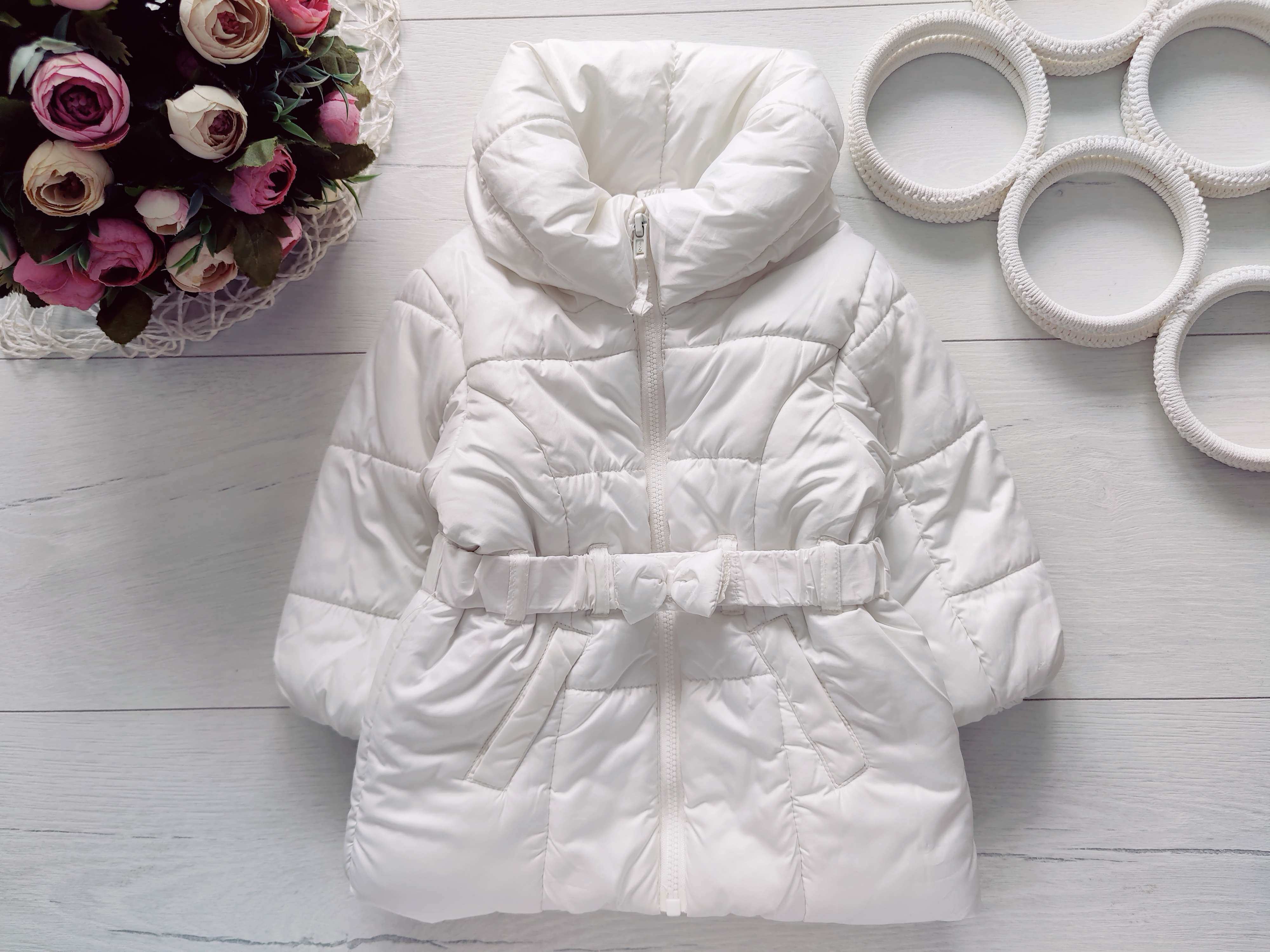6,9 міс, зріст 74 Біла демісезонна курточка на синтепоні